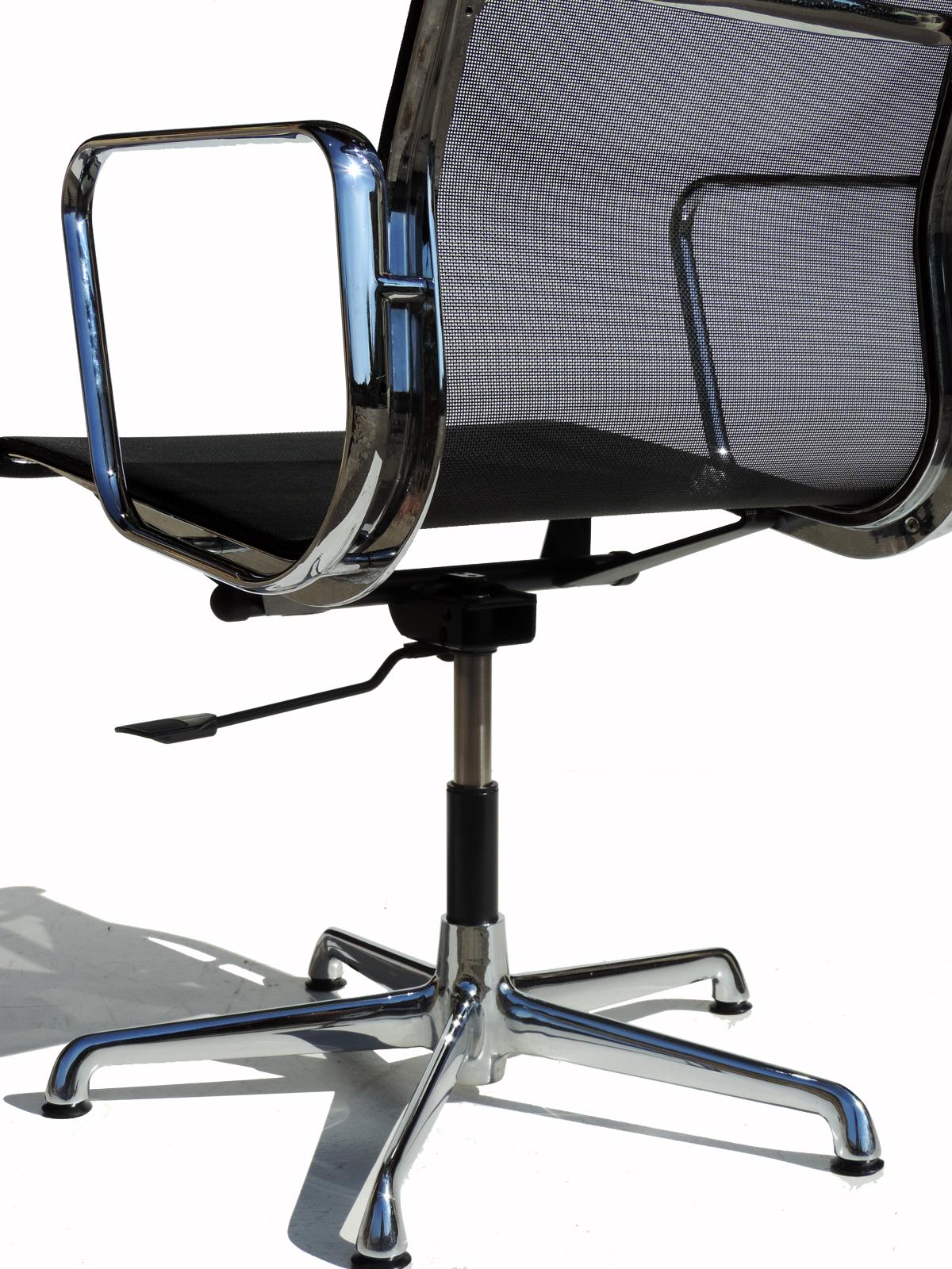 italien Chaise pivotante Charles Ray Eames Herman Miller ICF Design 1980 EA 108 en vente