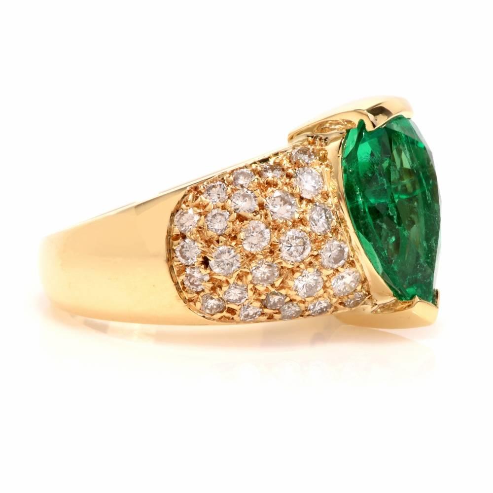 1980 GIA Emerald Pave Diamond Yellow Gold Cocktail Ring In Excellent Condition In Miami, FL