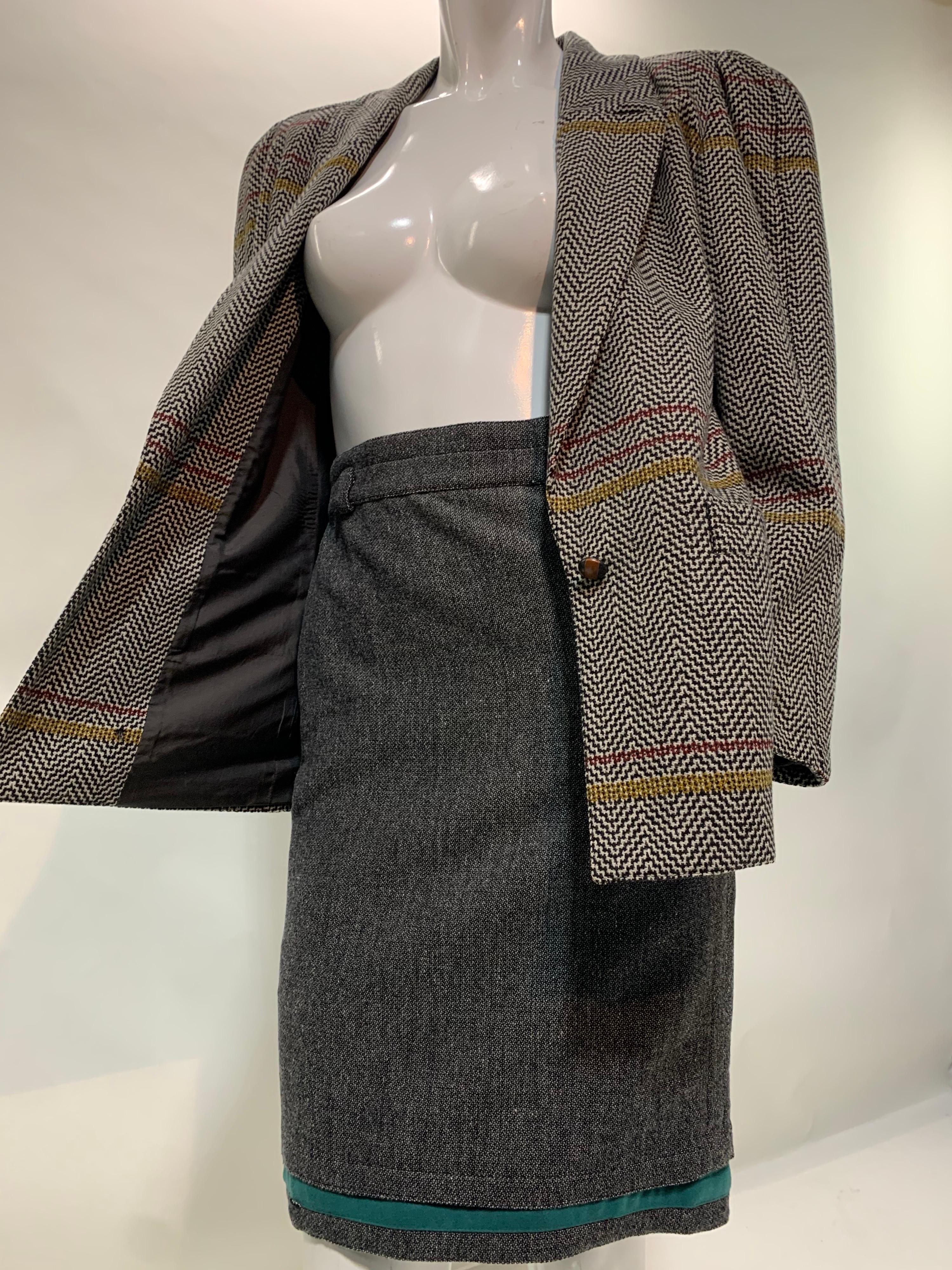 1980 Gianni Versace Mixed Tweed Skirt Suit w/ Structured Shoulder Silhouette For Sale 6
