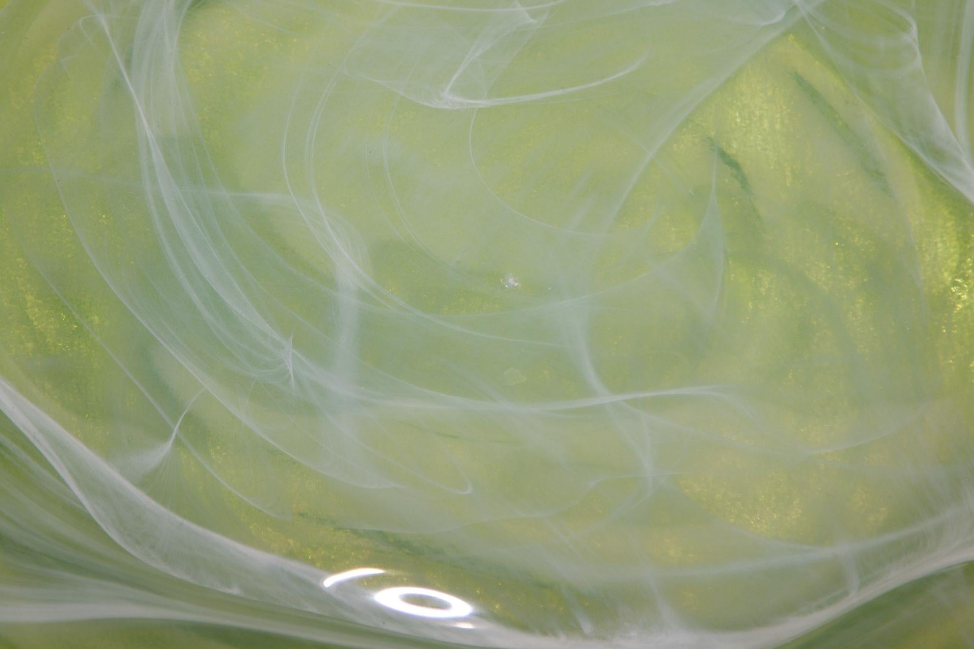 Fait main Assiette en verre d'art vert fabriquée en Espagne, 1980 en vente