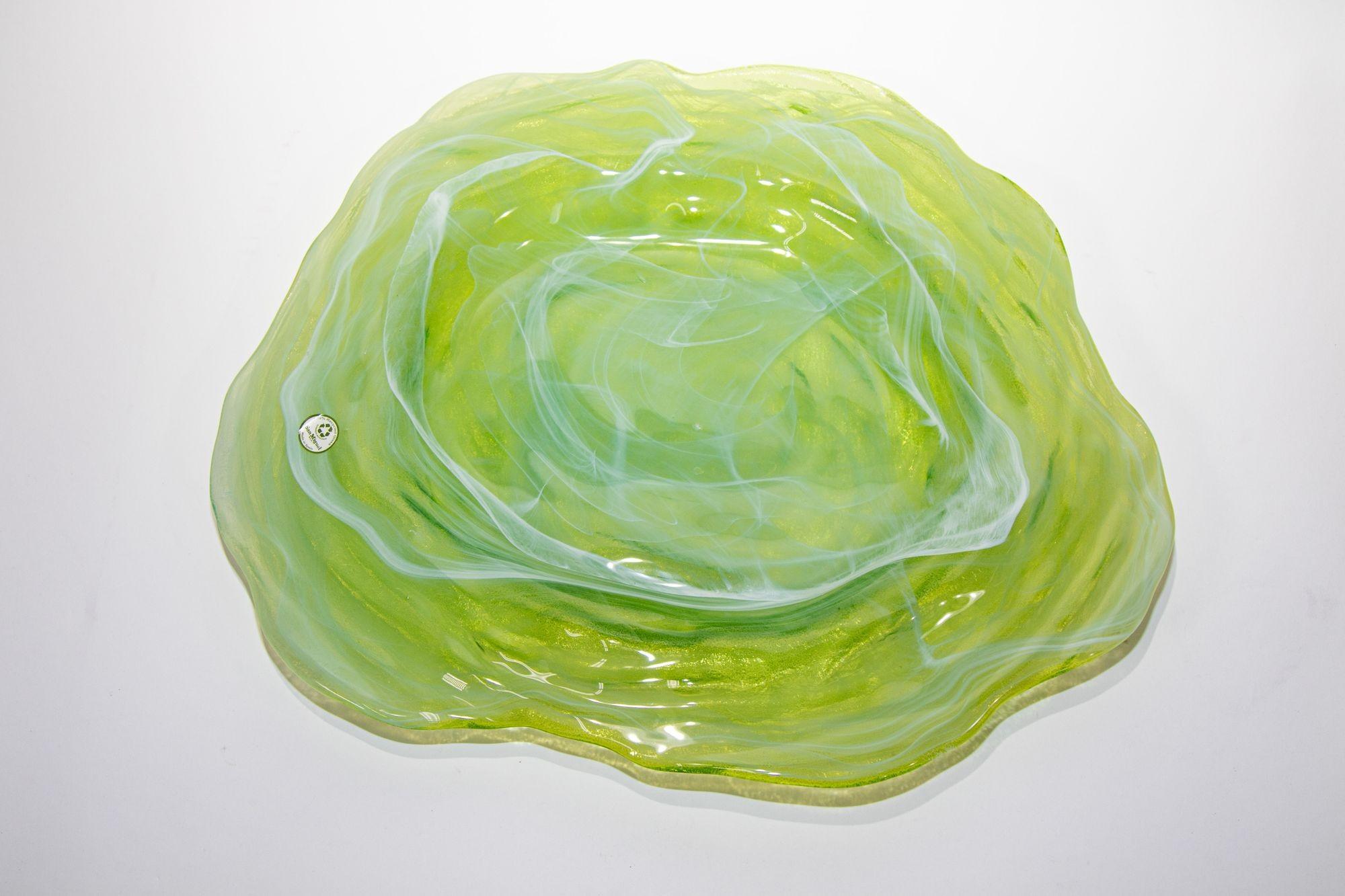 1980, Green Art Glass Platter Made in Spain In Good Condition For Sale In North Hollywood, CA
