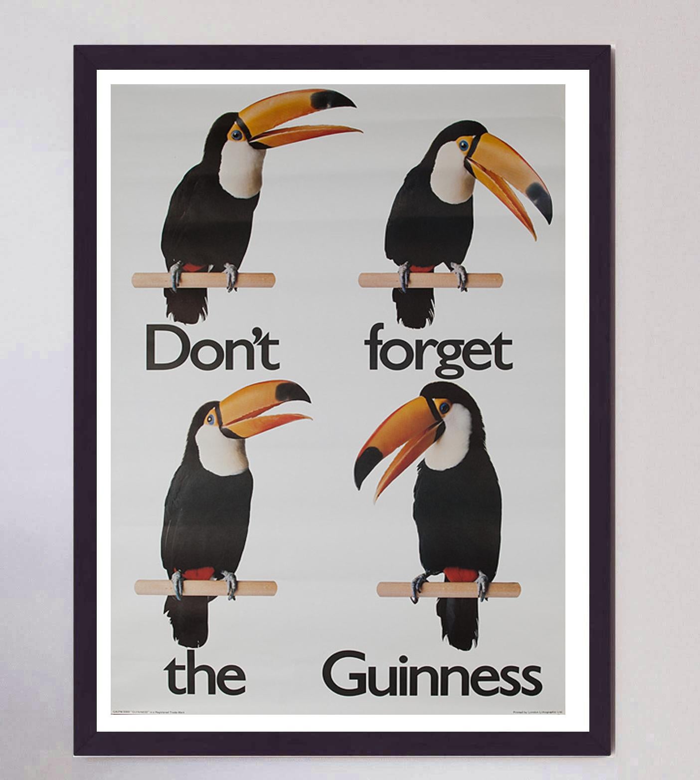 Fin du 20e siècle Guinness - Don't Forget The Guinness - Affiche vintage d'origine, 1980 en vente