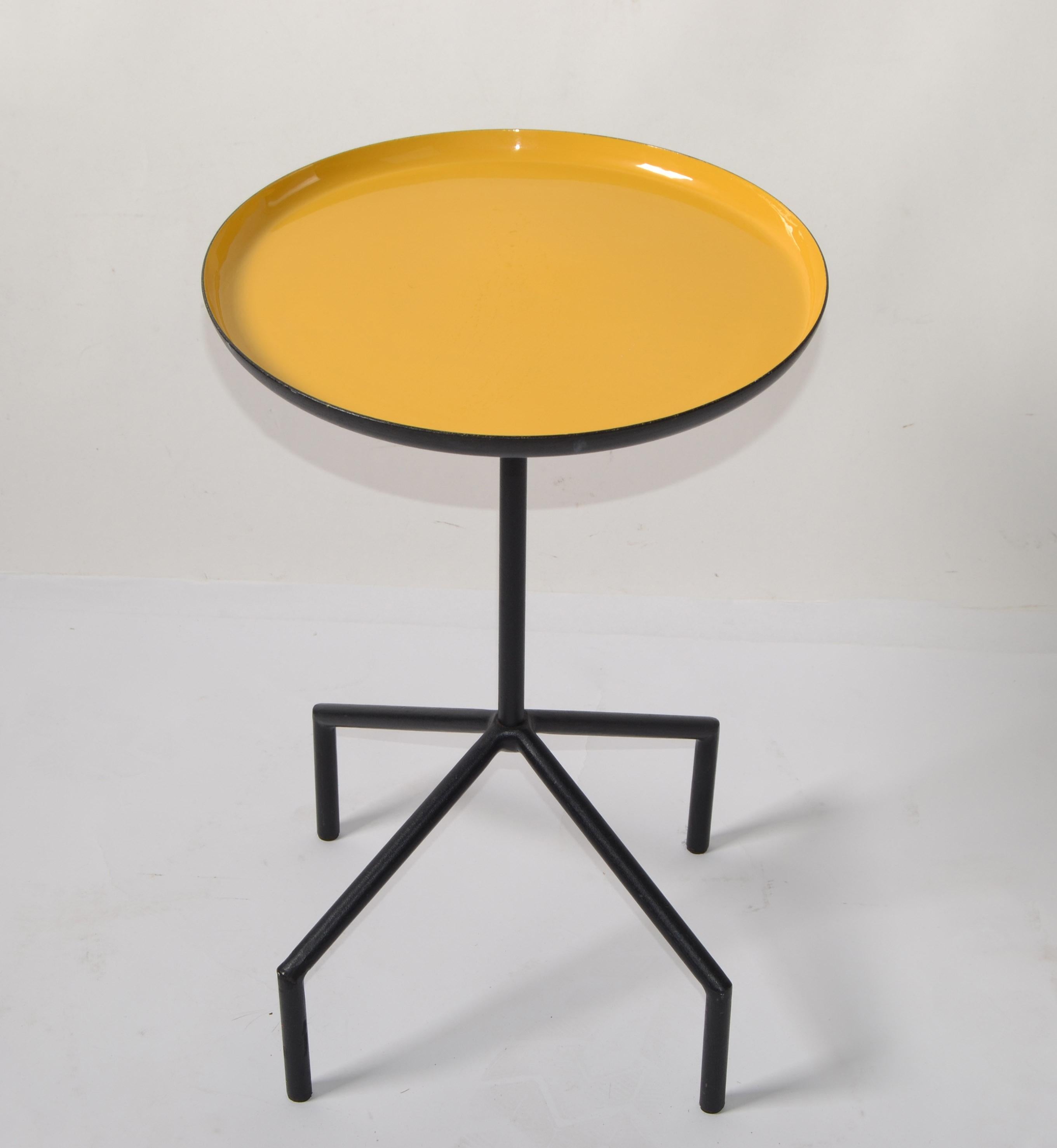 Mid-Century Modern 1980 Herman Miller Style Yellow Enamel Tray Side Table Black Iron Gazelle Base For Sale