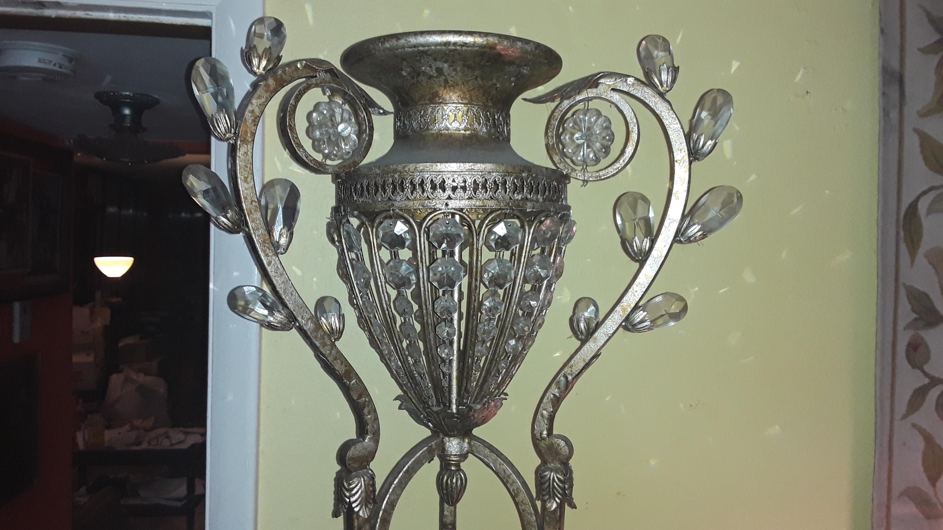 Lampadaire « Urne en cristal sur piédestal » en fer patiné Hollywood Regency de 1980, 74 pouces en vente 14