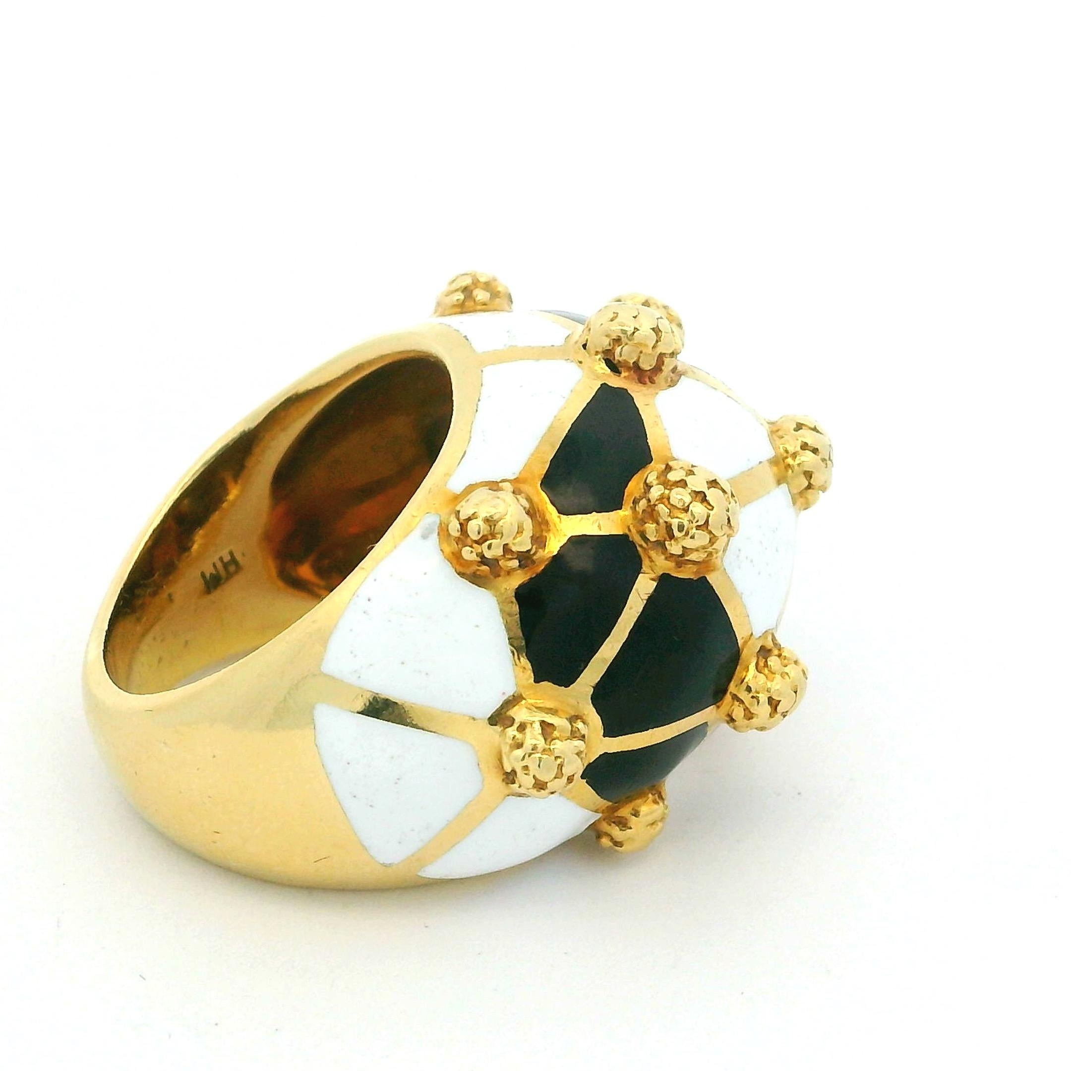 Anello Bombe in oro giallo 18 carati del 1980 con granuli d'oro smaltati bianchi e neri in vendita 5