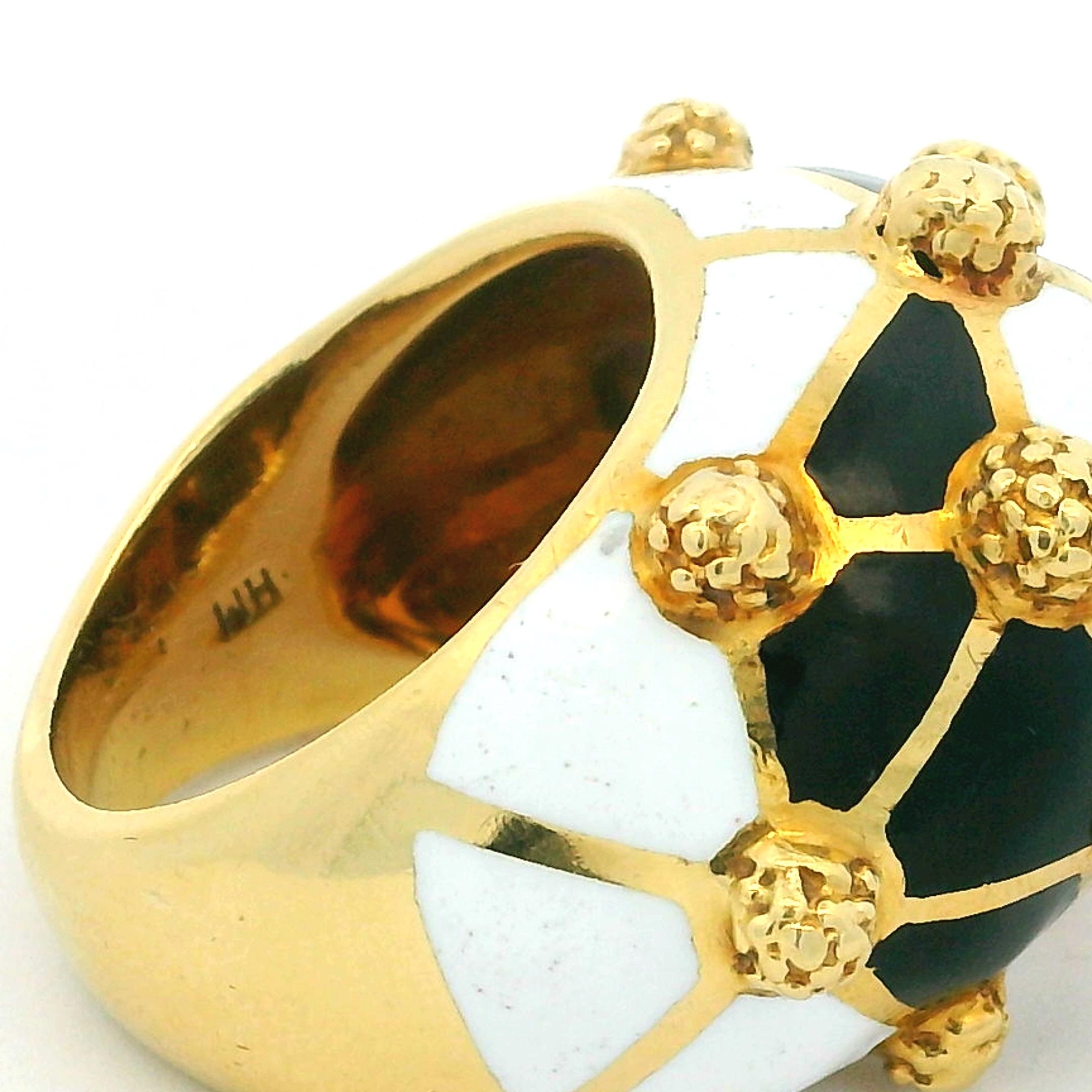 Anello Bombe in oro giallo 18 carati del 1980 con granuli d'oro smaltati bianchi e neri in vendita 6