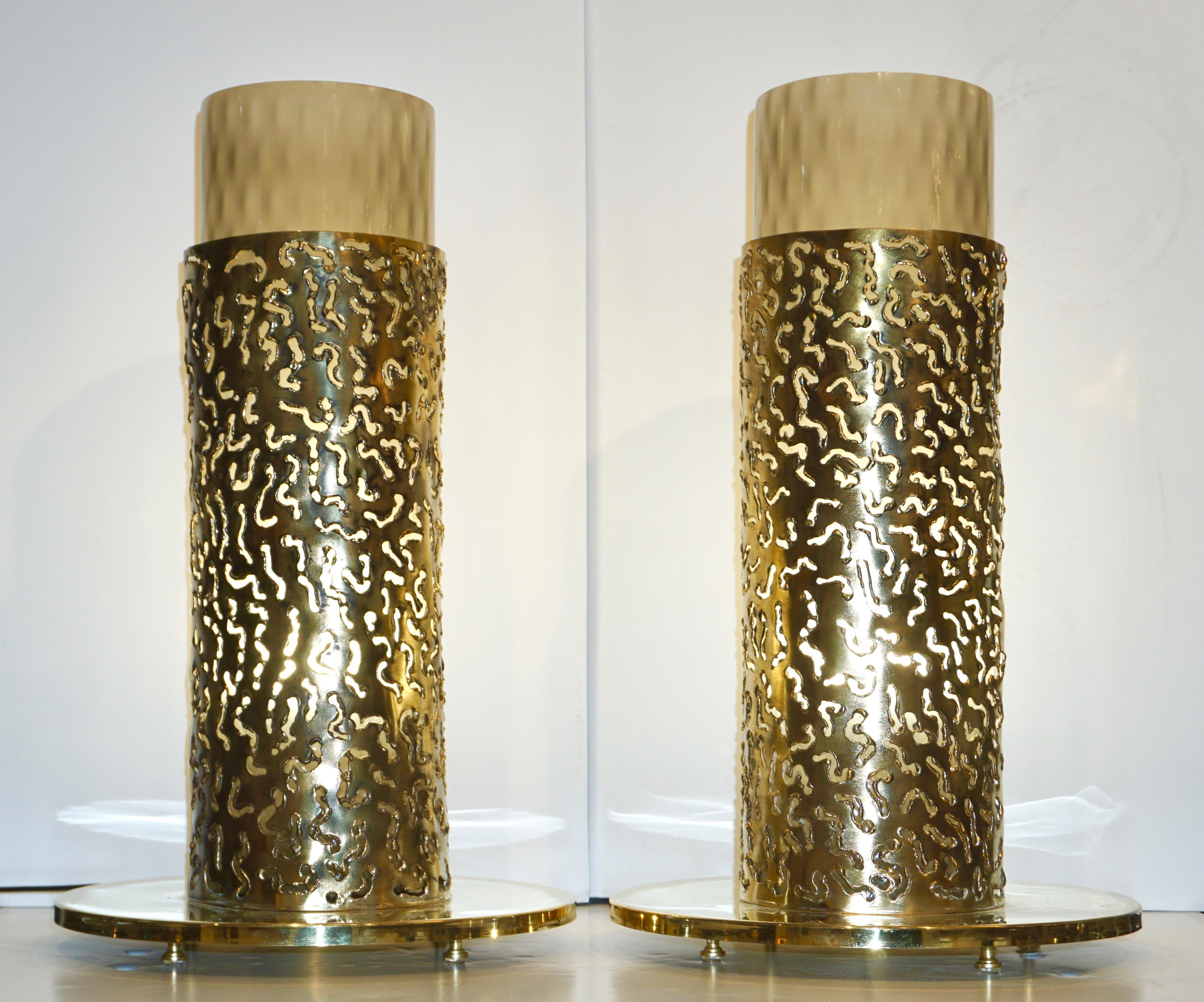 1980 Italian Brutalist Pair of Cream Beige Murano Glass Round Brass Table Lamps For Sale 11