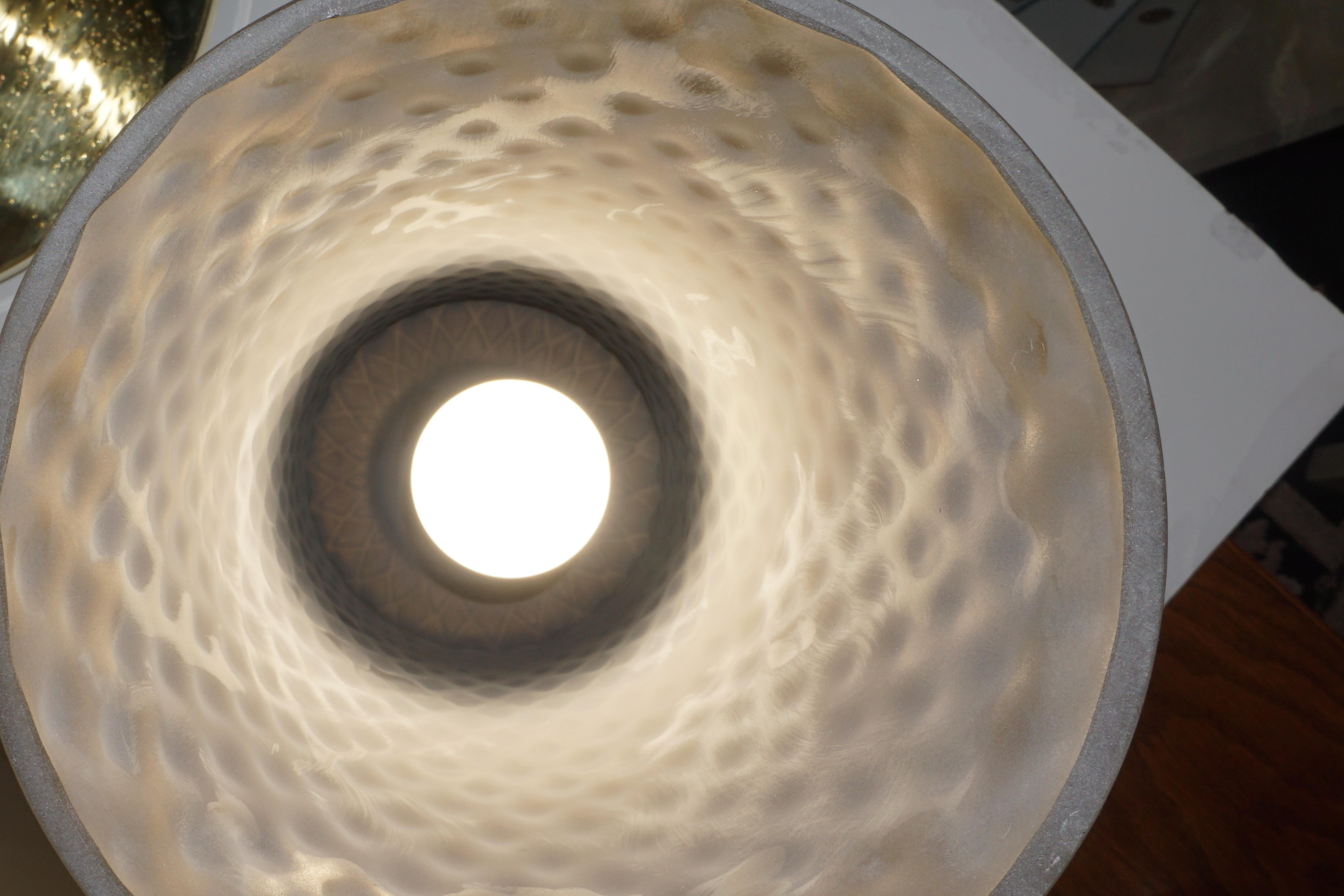 1980 Italian Brutalist Pair of Cream Beige Murano Glass Round Brass Table Lamps For Sale 11