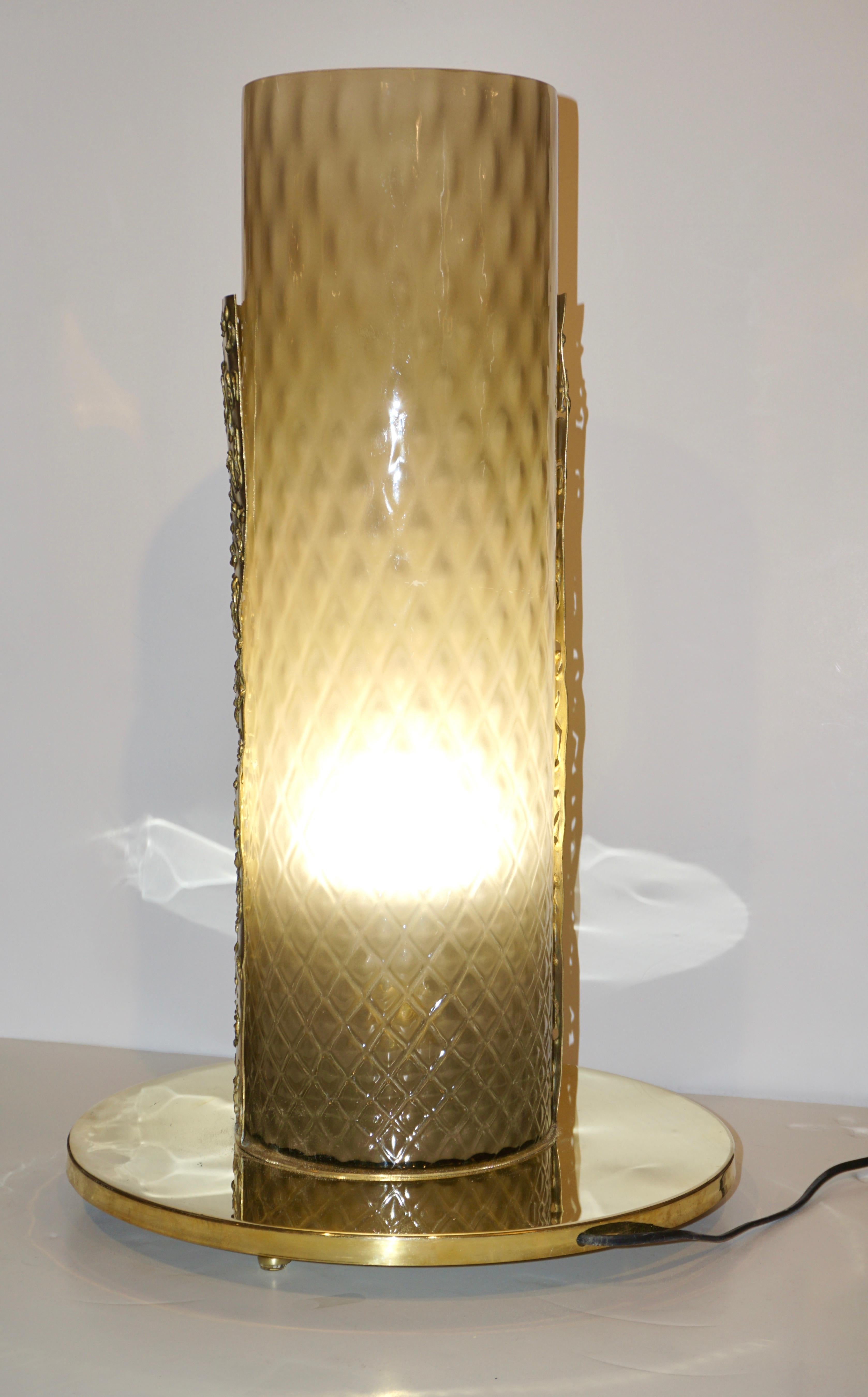 1980 Italian Brutalist Pair of Cream Beige Murano Glass Round Brass Table Lamps For Sale 4