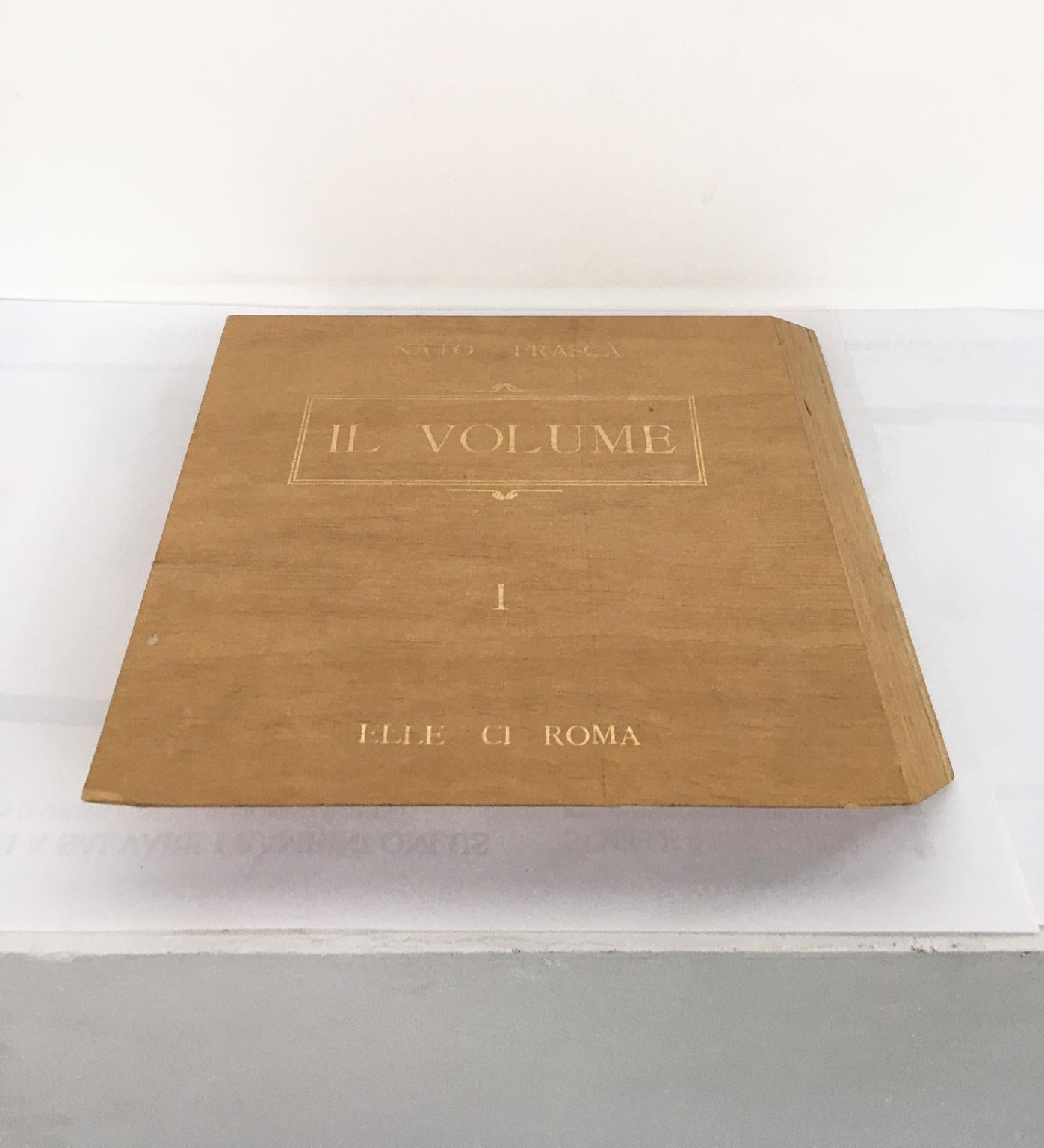 20ième siècle 1975 Italie Sculpture abstraite en bois de Nato Frascà Il Volume Le Livre en vente