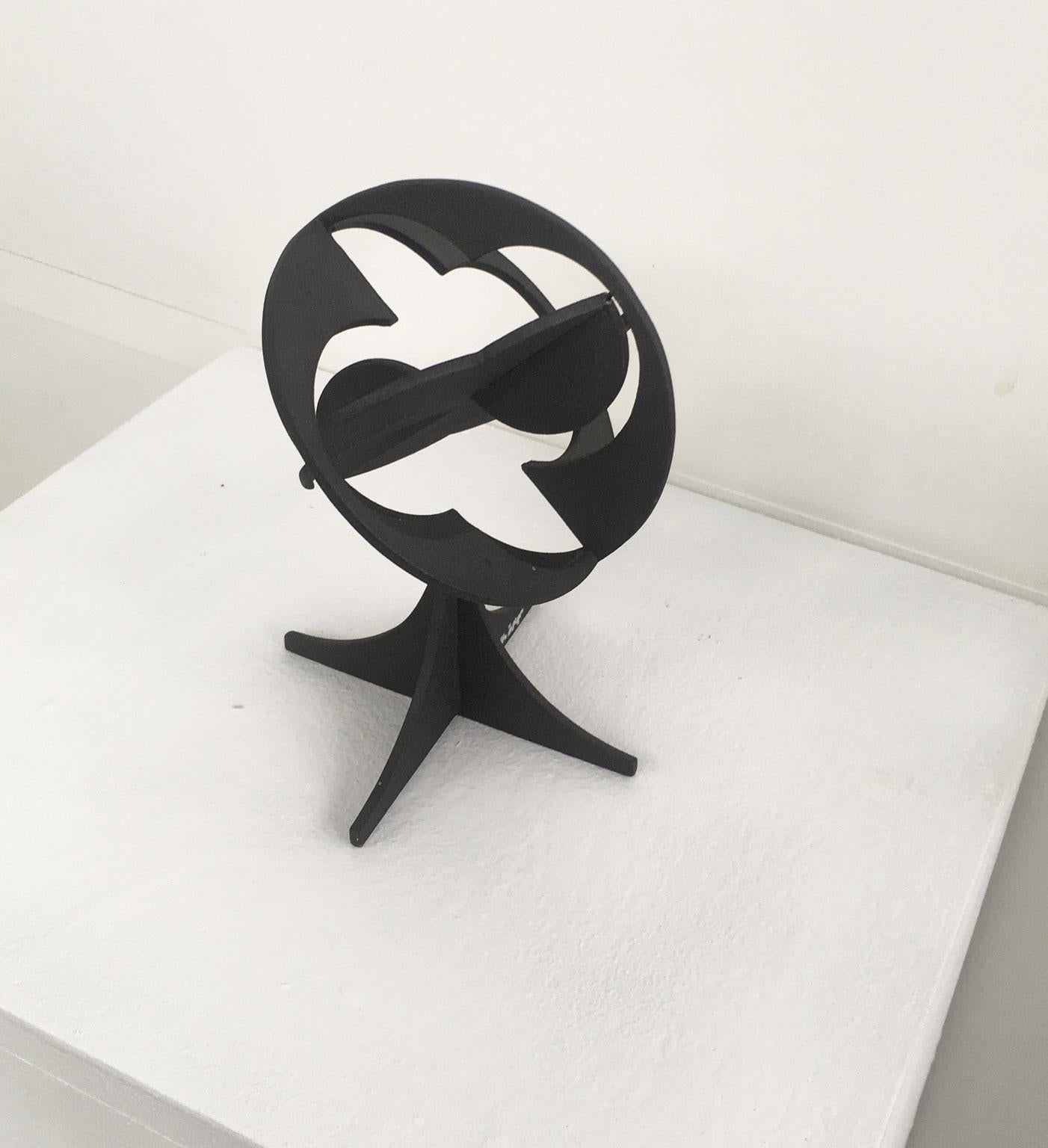 1980 Italie Étain laqué noir Sculpture abstraite Roberto Vecchione Il Mondo en vente 6