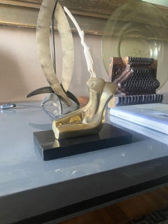 1980, Italie : sculpture abstraite postmoderne en bronze intitulée « La Baigneuse »