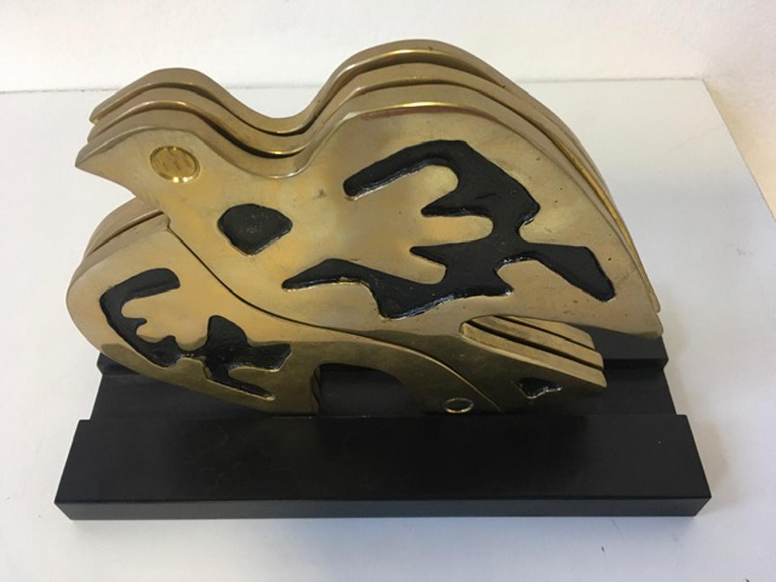 Sculpture en bronze cinétique abstraite post-moderne italienne de la colomba de colombe, 1980 en vente 4