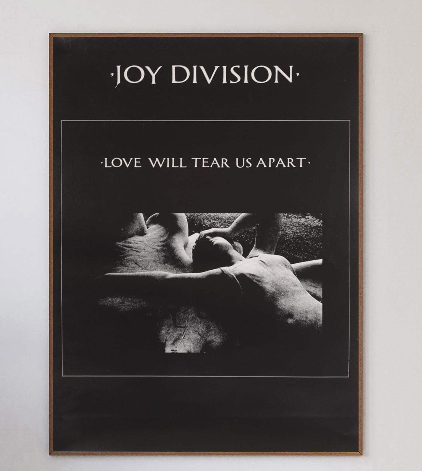 Ispirato alle lotte del grande Ian Curtis contro la malattia mentale e il suo matrimonio, il singolo Love Will Tear Us Apart, che ha segnato l'epoca, è stato pubblicato nel 1980 come canzone a sé stante. Diventando il primo successo dei Joy Division