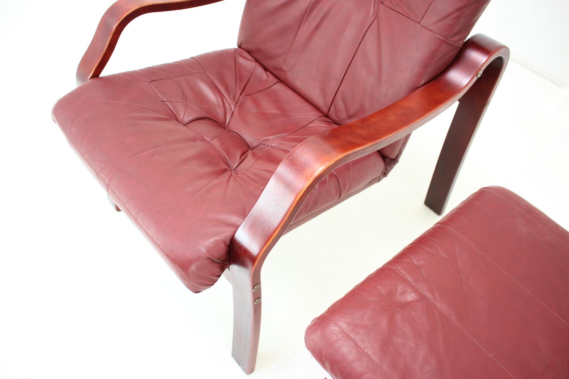 1980 Leather Armchair With Footrest, Ton Czechoslovakia For Sale 2