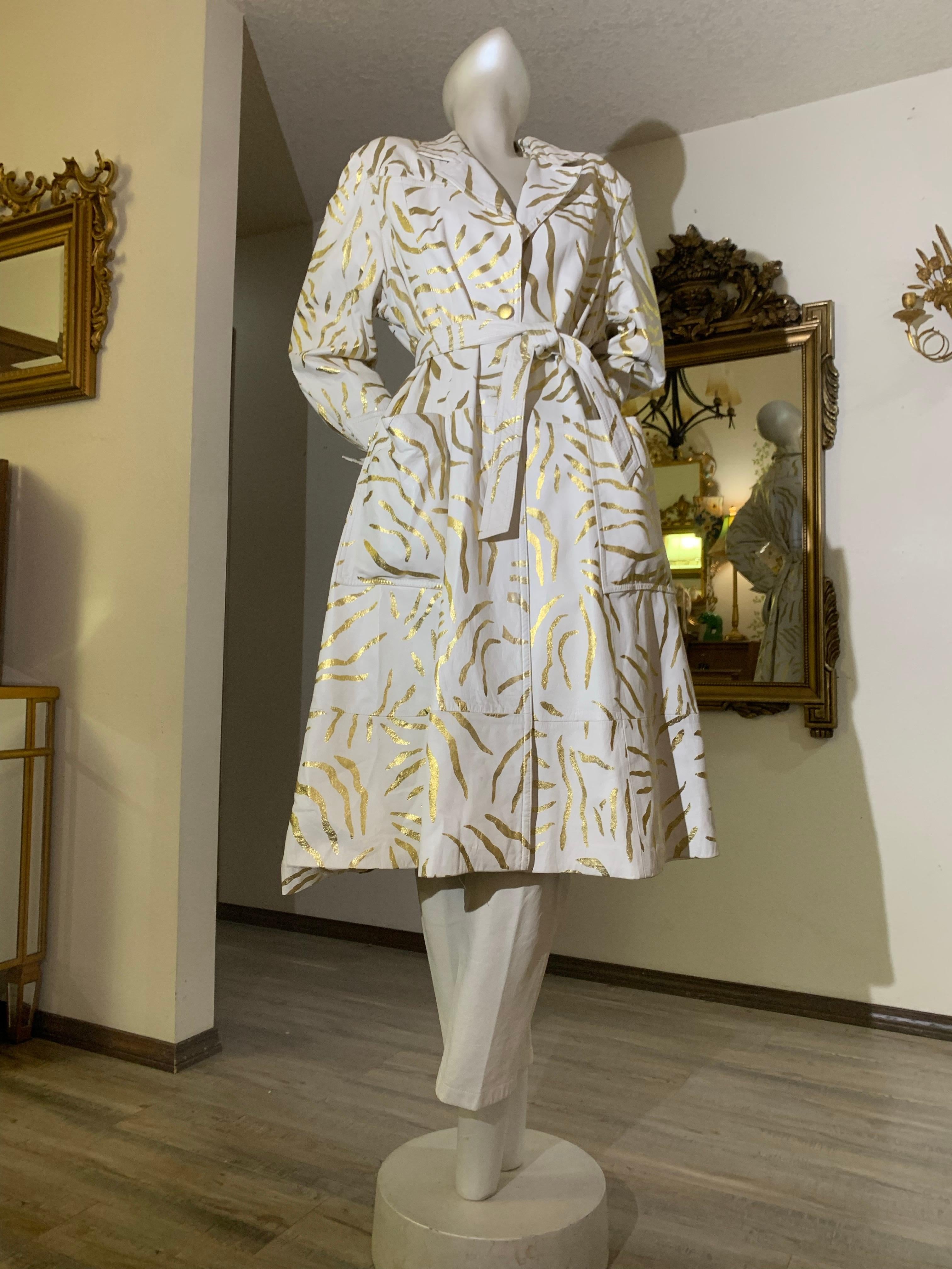 1980 Lillie Rubin White Leather Trench Coat w Gold Metallic Zebra Stripe Stencil For Sale 5