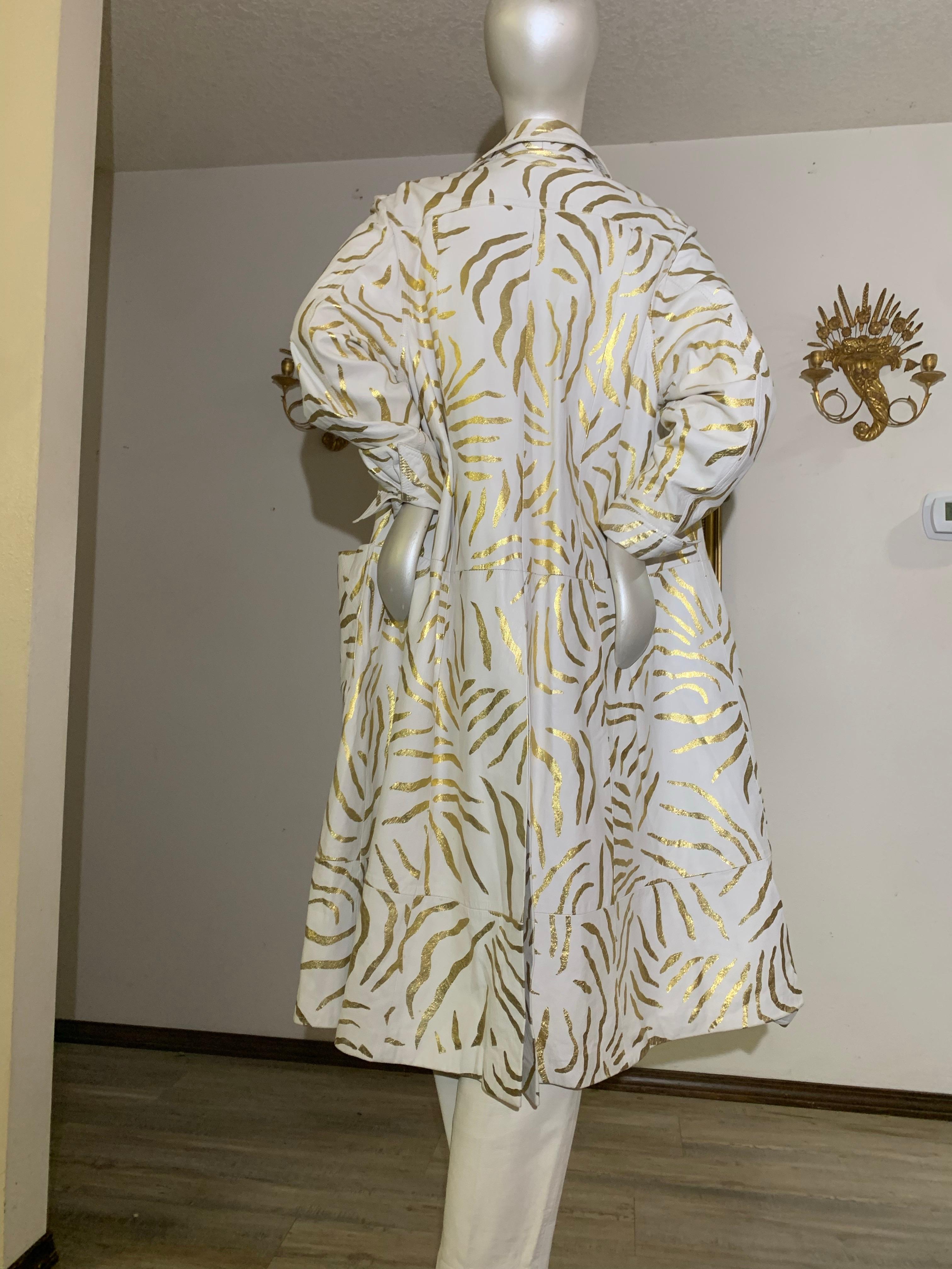 1980 Lillie Rubin White Leather Trench Coat w Gold Metallic Zebra Stripe Stencil For Sale 6