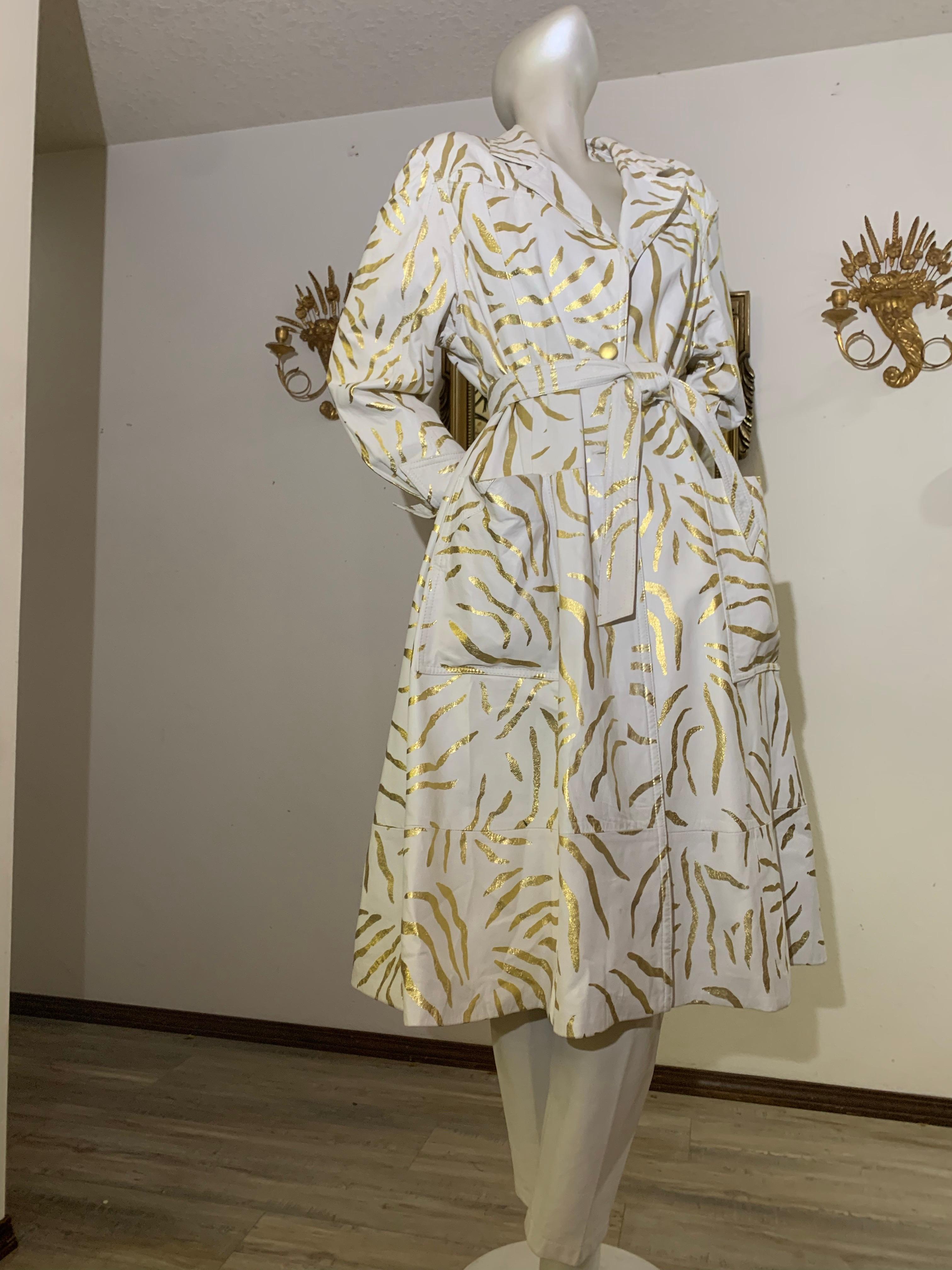 1980 Lillie Rubin White Leather Trench Coat w Gold Metallic Zebra Stripe Stencil For Sale 2