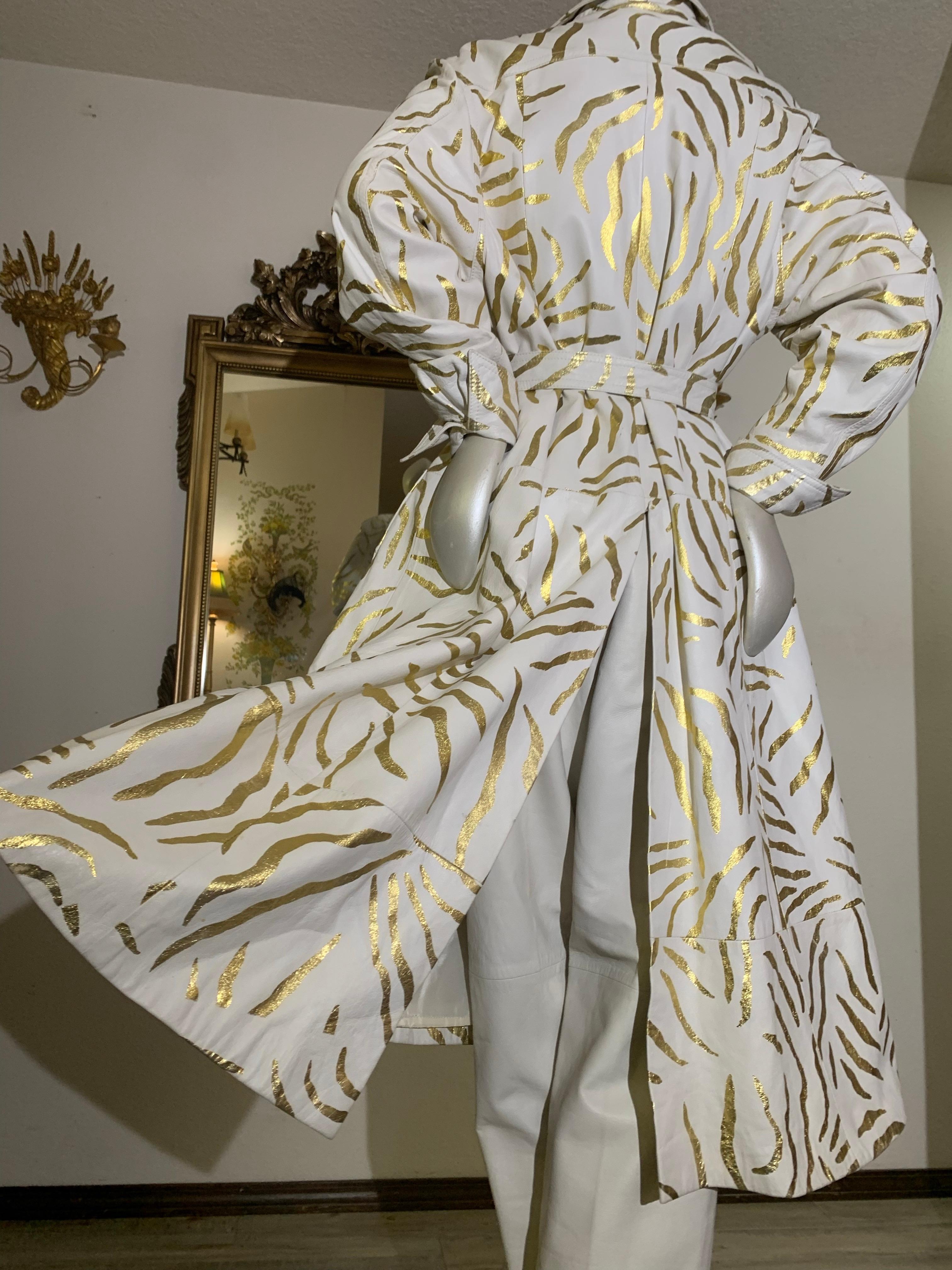 1980 Lillie Rubin White Leather Trench Coat w Gold Metallic Zebra Stripe Stencil For Sale 4