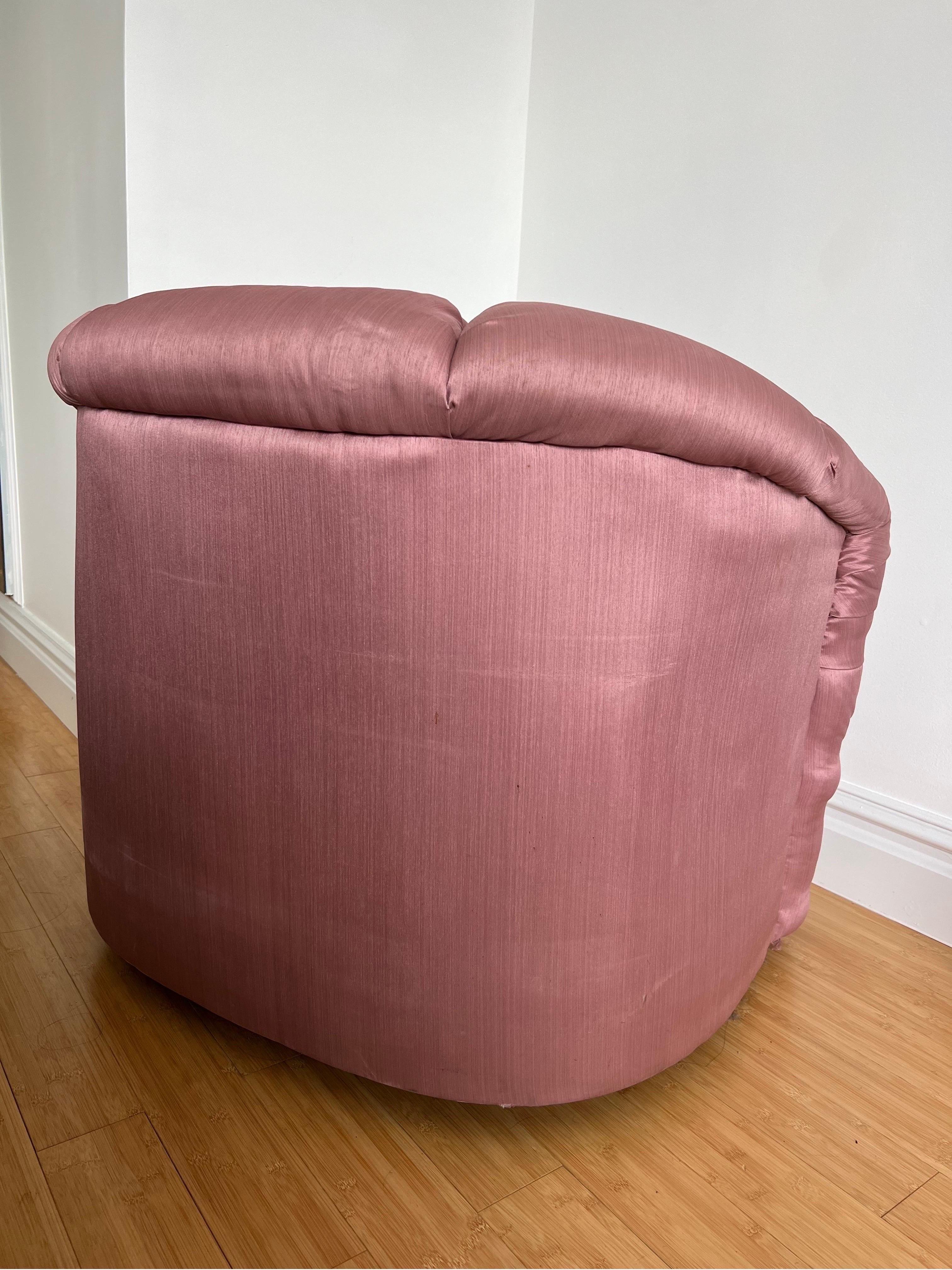 American 1980 Mauve Pink Swivel Club Chair For Sale
