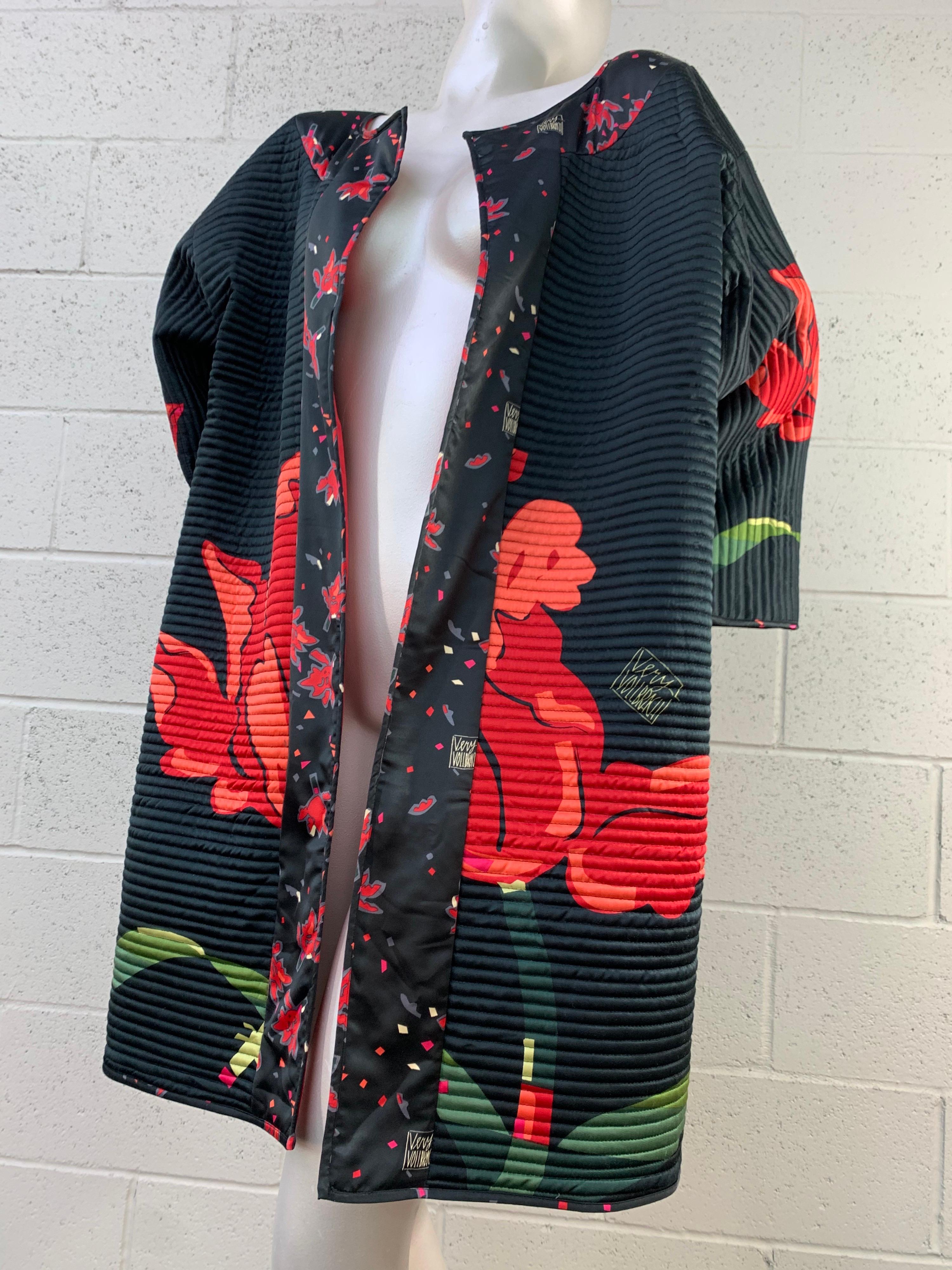 1980 Michaele Vollbracht Black & Tulip Floral Print Quilted Bed Jacket  In Excellent Condition For Sale In Gresham, OR
