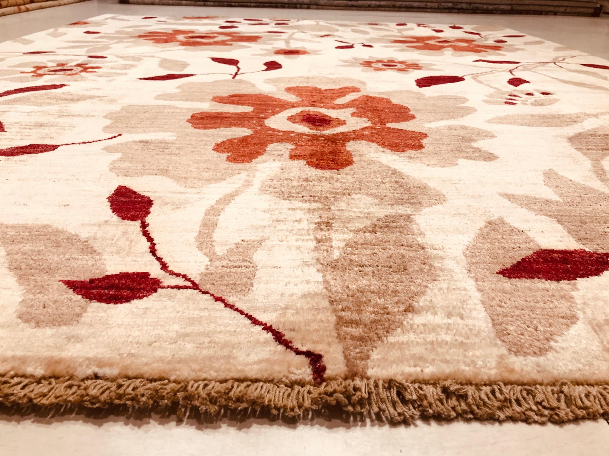 Mid-Century Modern 1980 Natural and Bright Rug or Carpet Hand Knotted in Wool, Late 20th Century For Sale