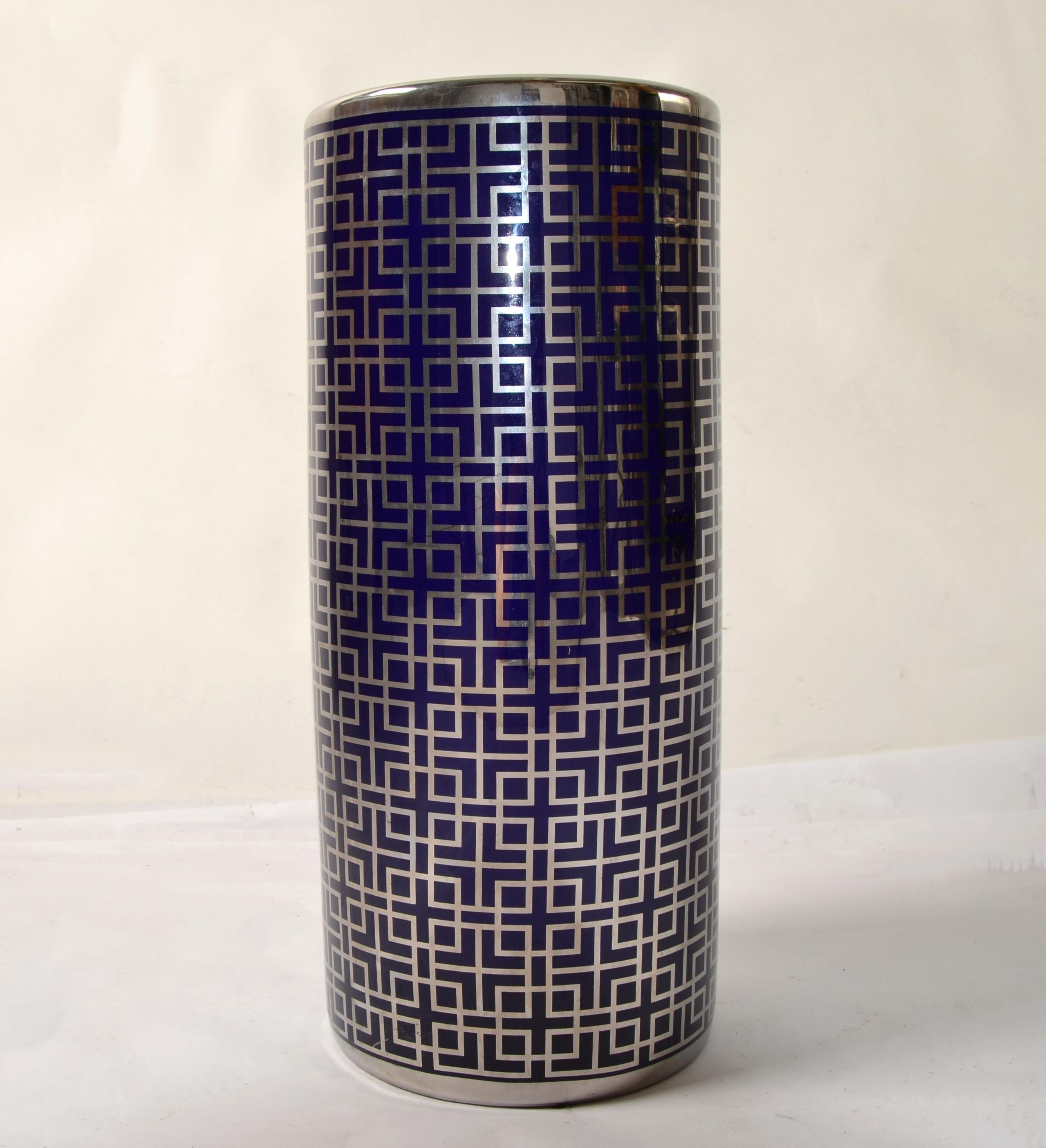 1980 Op Art Blu Argento Grigio Stampa Portaombrelli in Porcellana Mid-Century Modern in vendita 6
