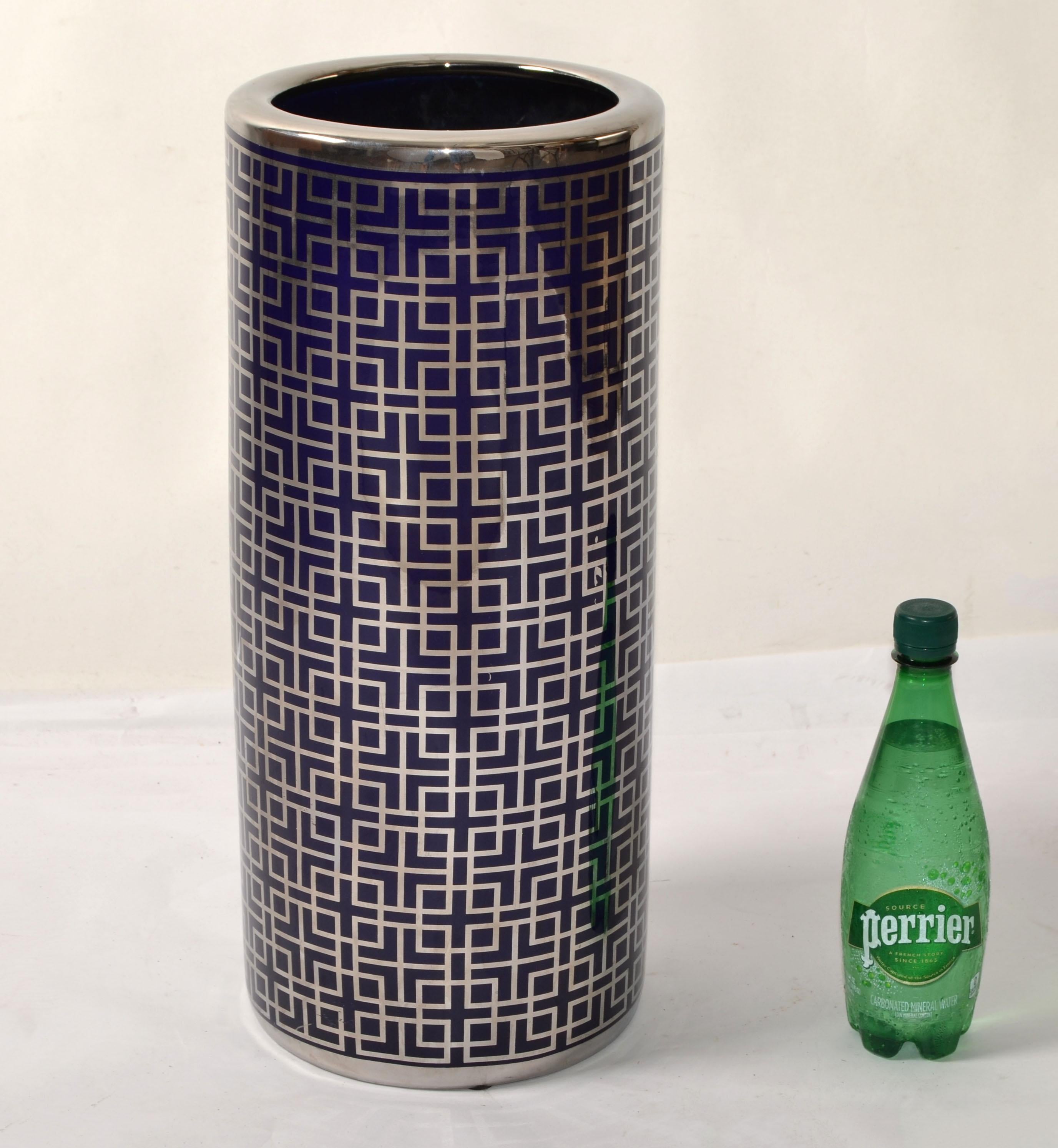 Ceramica 1980 Op Art Blu Argento Grigio Stampa Portaombrelli in Porcellana Mid-Century Modern in vendita