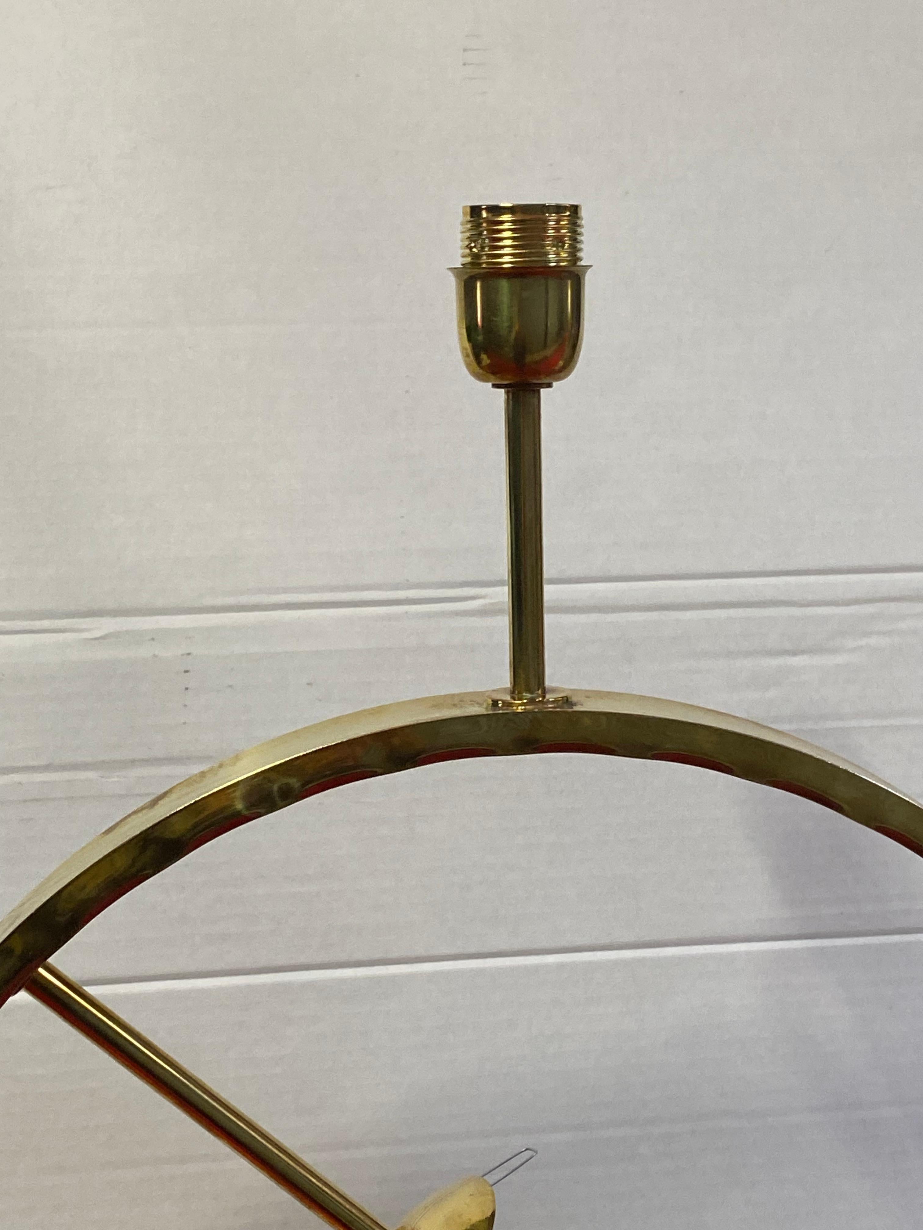 1980′ Pareja de lámparas de latón y opalina H 88 cm Ø 48 cm Francés en venta