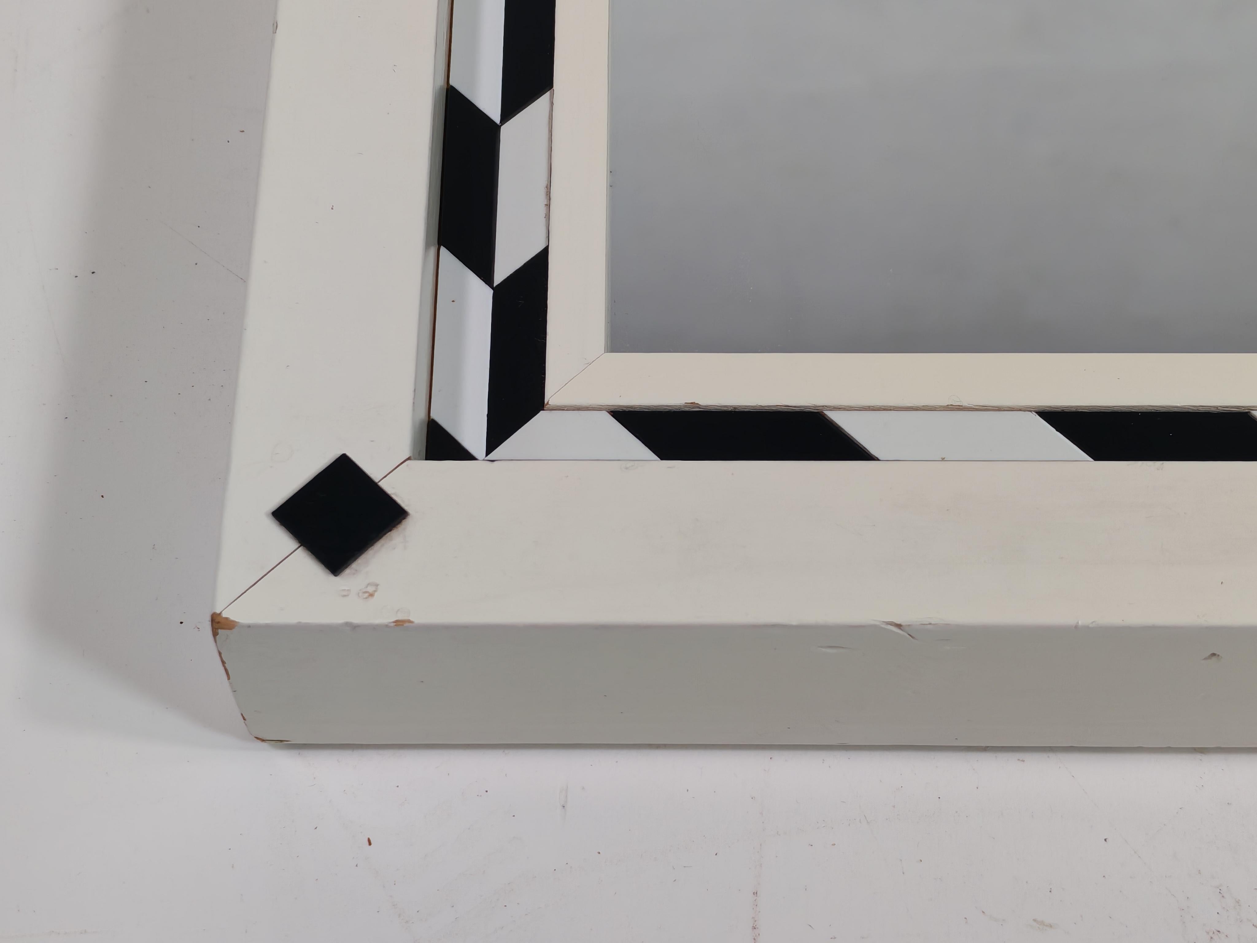 1980 Paolo Portoghesi Postmodern Italian Design Black White Wood Wall Mirror (Miroir mural en bois noir et blanc) Bon état - En vente à Brescia, IT
