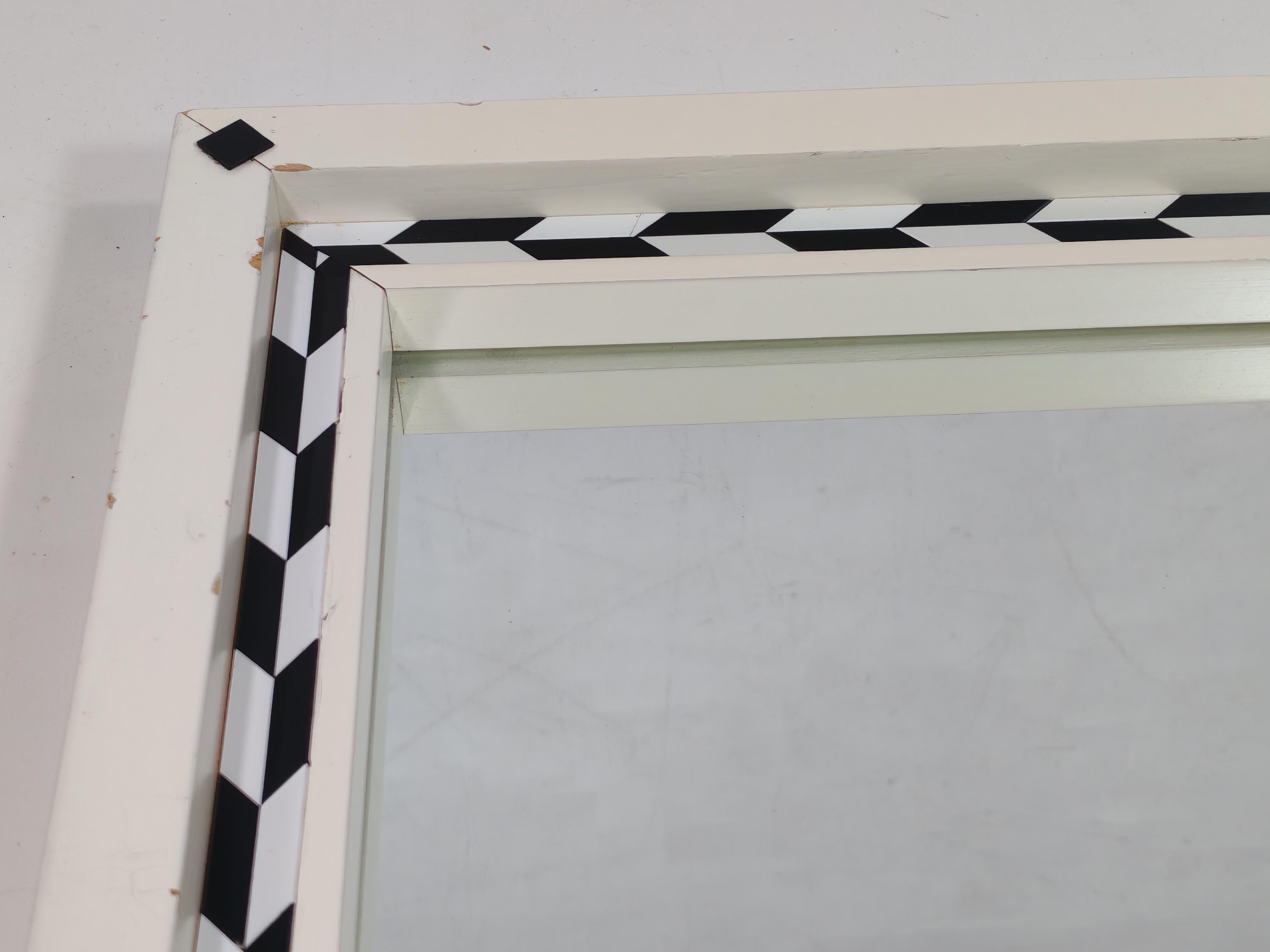 Bois 1980 Paolo Portoghesi Postmodern Italian Design Black White Wood Wall Mirror (Miroir mural en bois noir et blanc) en vente