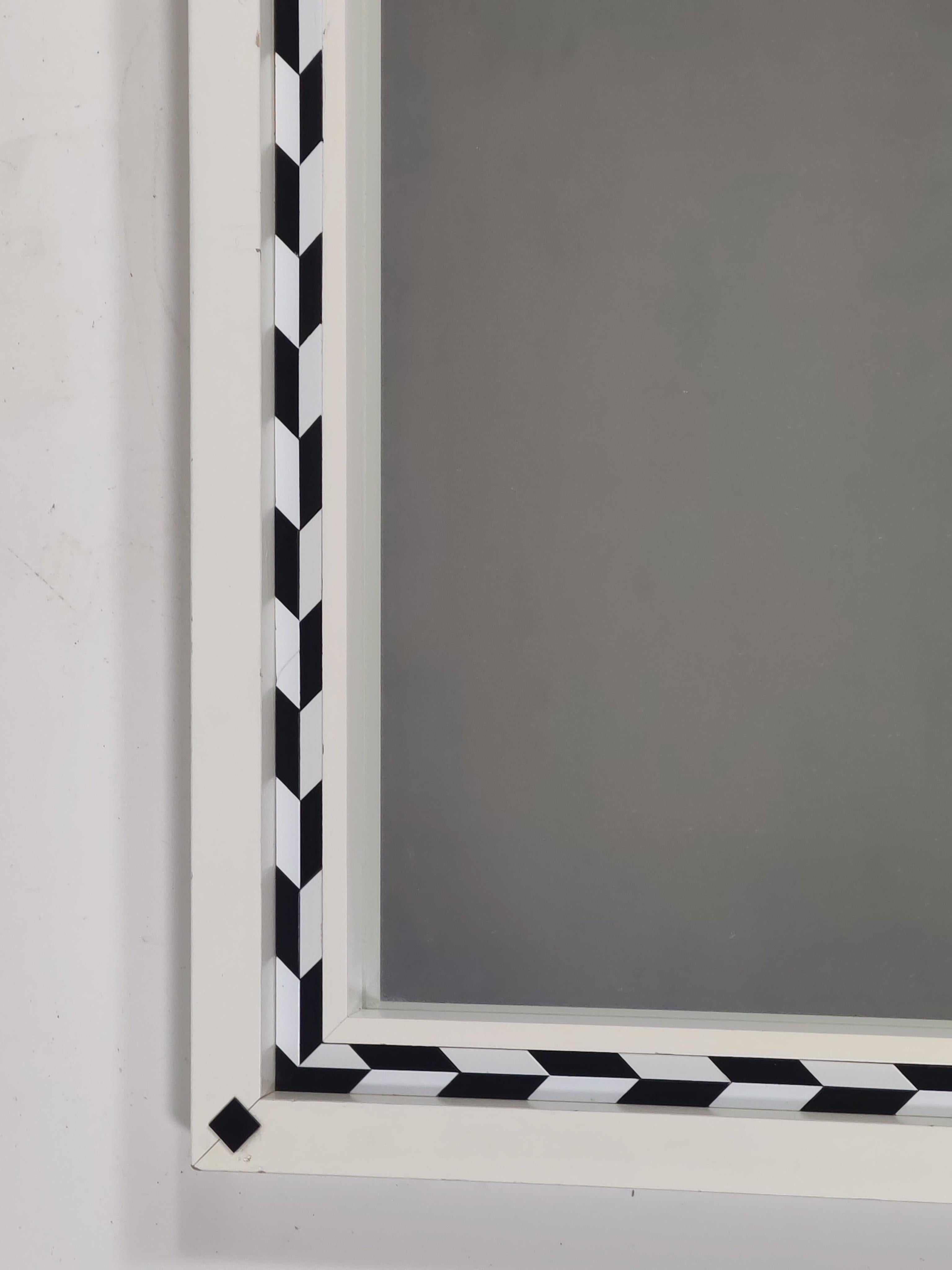 1980 Paolo Portoghesi Postmodern Italian Design Black White Wood Wall Mirror (Miroir mural en bois noir et blanc) en vente 1