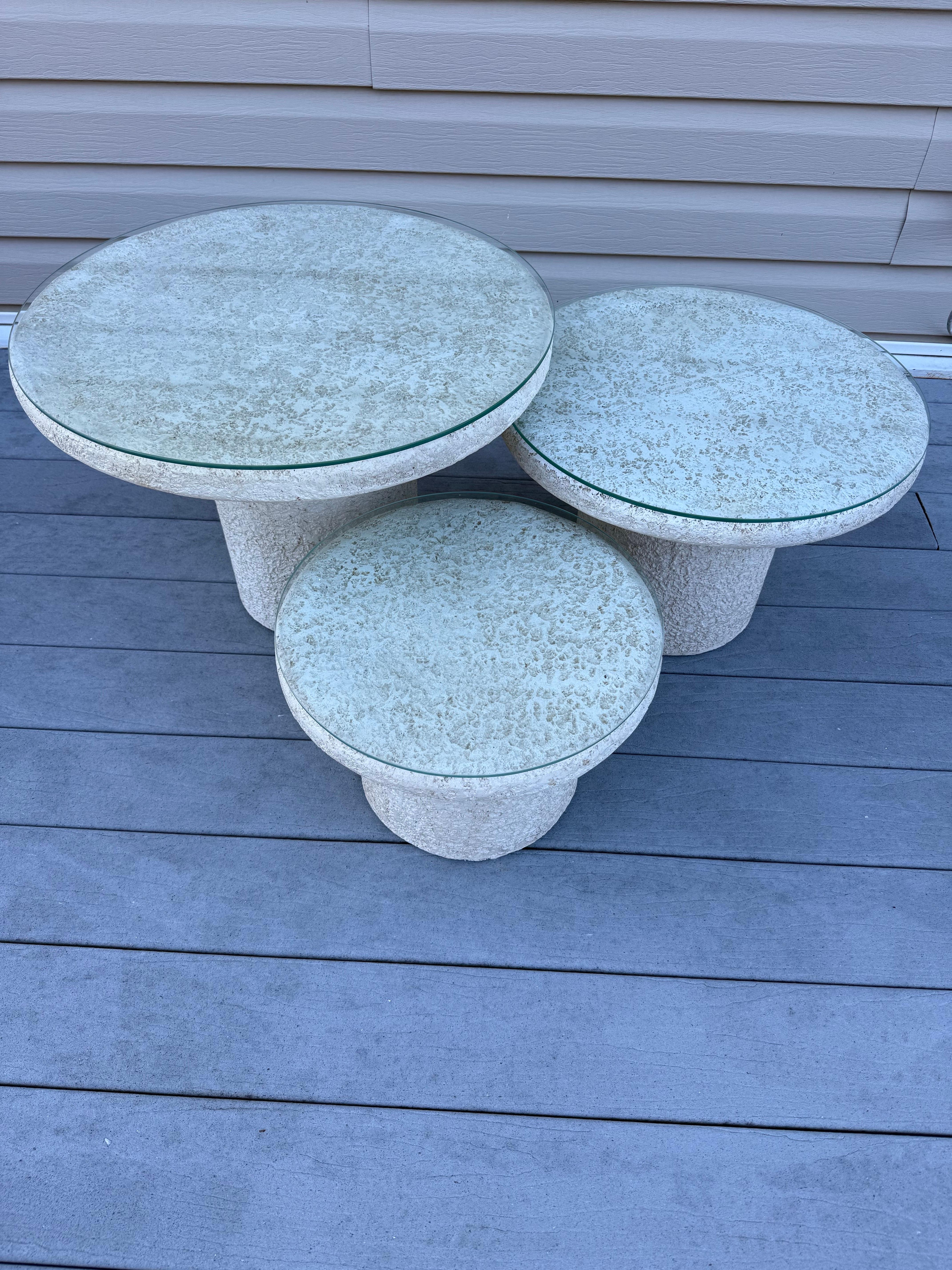 Plâtre Tables gigognes à champignons en plâtre de 1980 - Lot de 3 en vente
