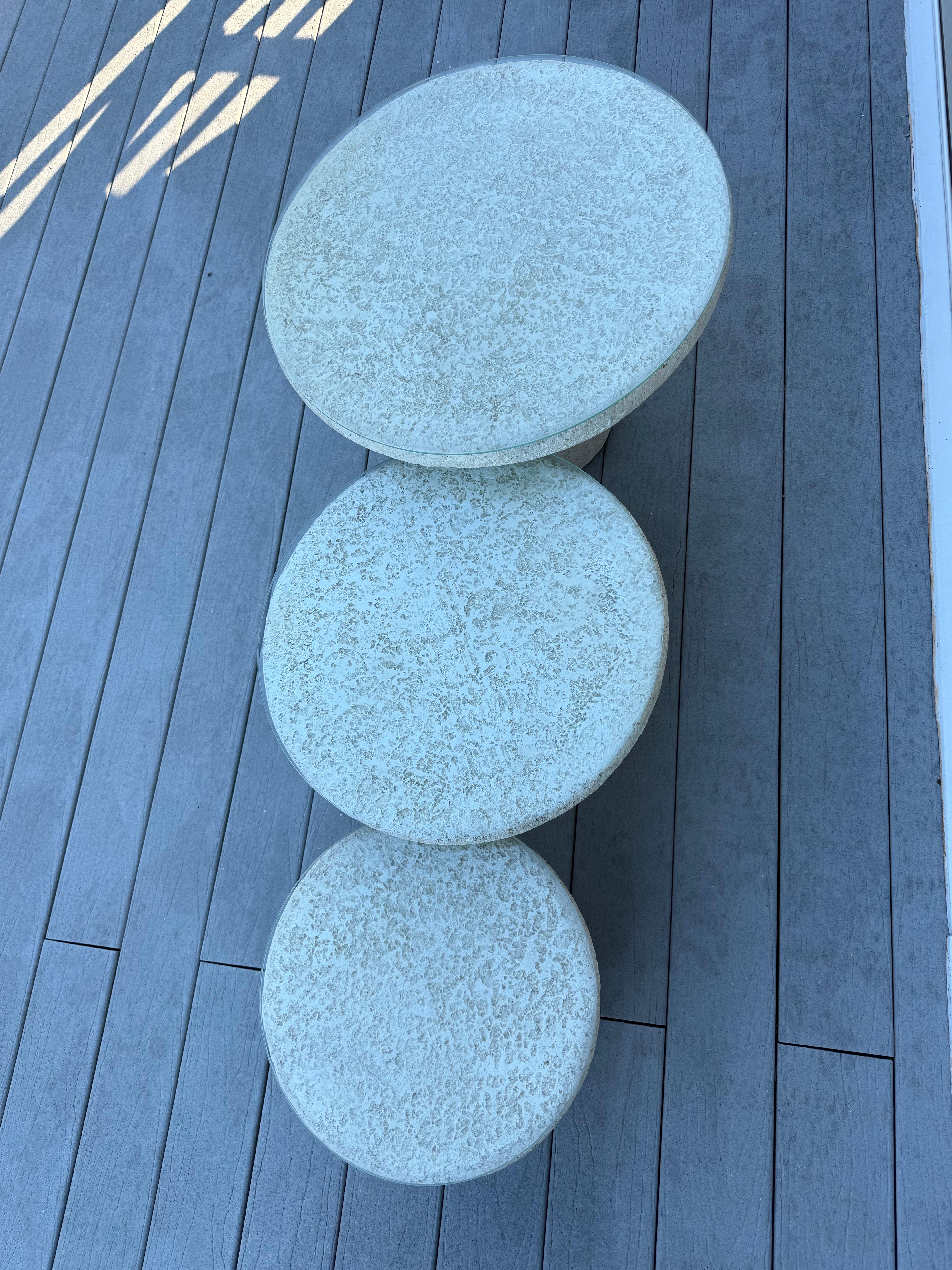 Tables gigognes à champignons en plâtre de 1980 - Lot de 3 en vente 1