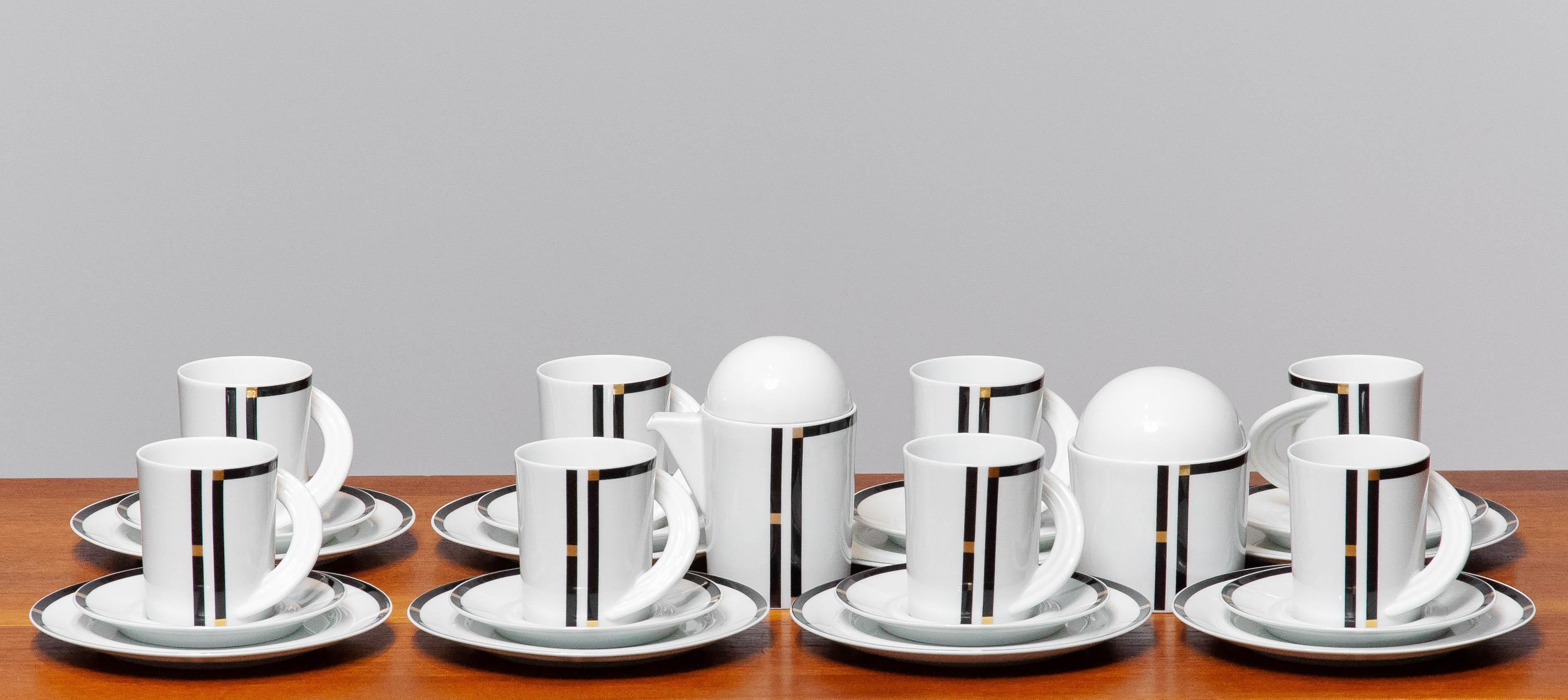 Porzellan-Tee-/Kaffeeservice für acht Personen aus dem Jahr 1980 von Mario Bellini für Rosenthal (Art déco) im Angebot
