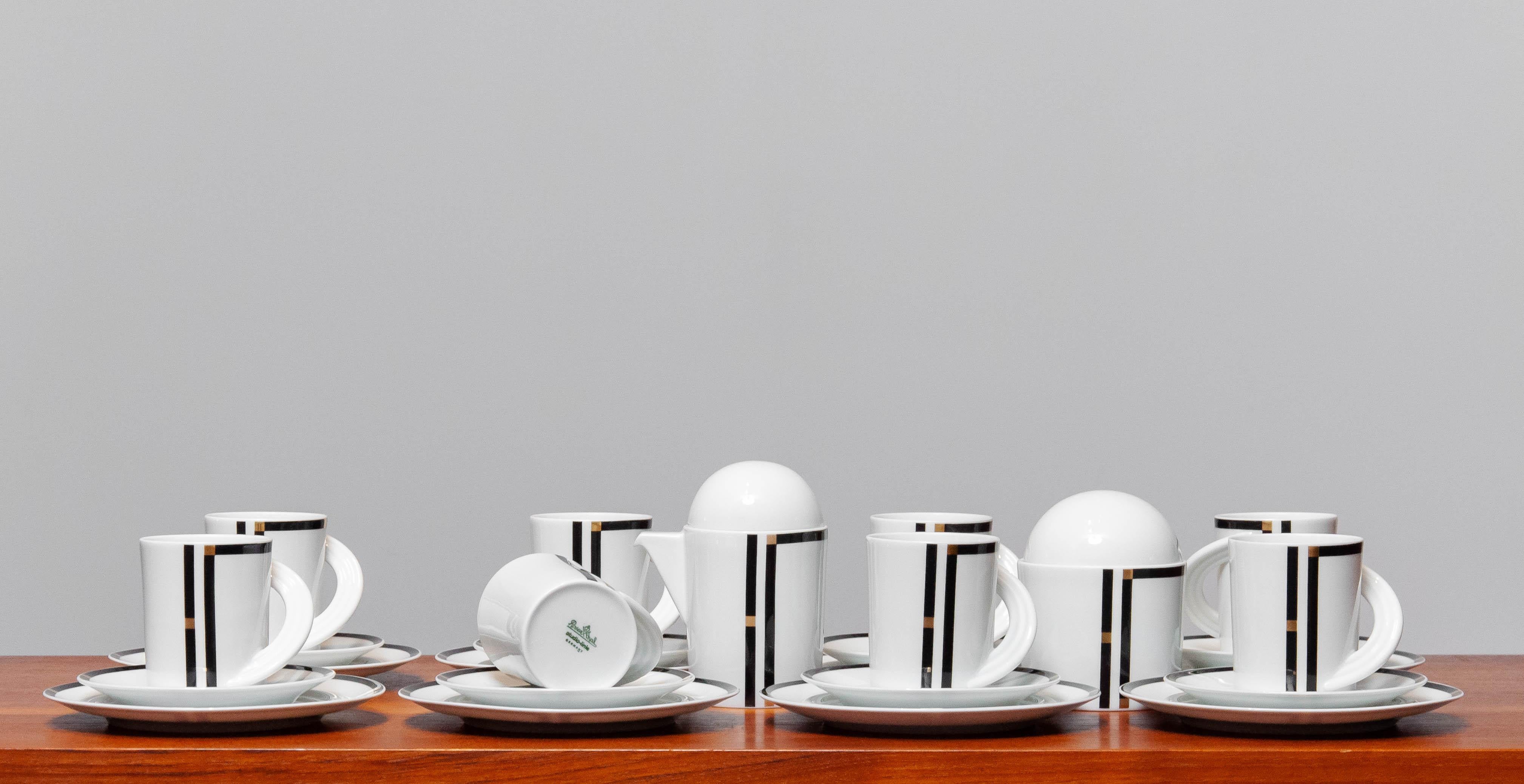 1980 Porzellan-Tee-/Couchtisch-Set für acht Personen von Mario Bellini für Rosenthal (Ende des 20. Jahrhunderts) im Angebot