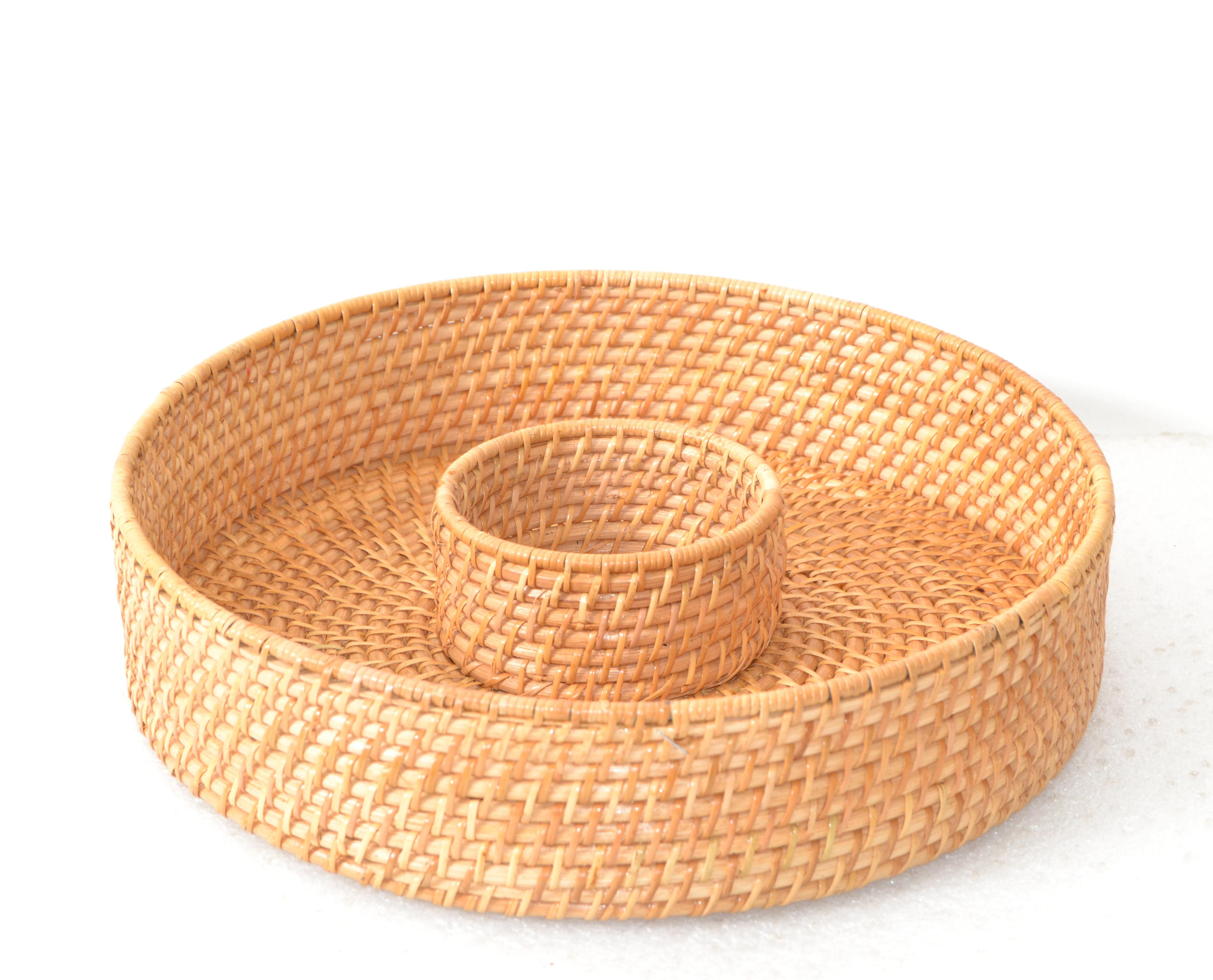 Mid-Century Modern rattan and bamboo hand woven serving basket, dish or bowl for dip & tortilla chips snacks.
Practical as a centerpiece on a boho chic party setting.
Inside diameter measures: 4.5 inches.