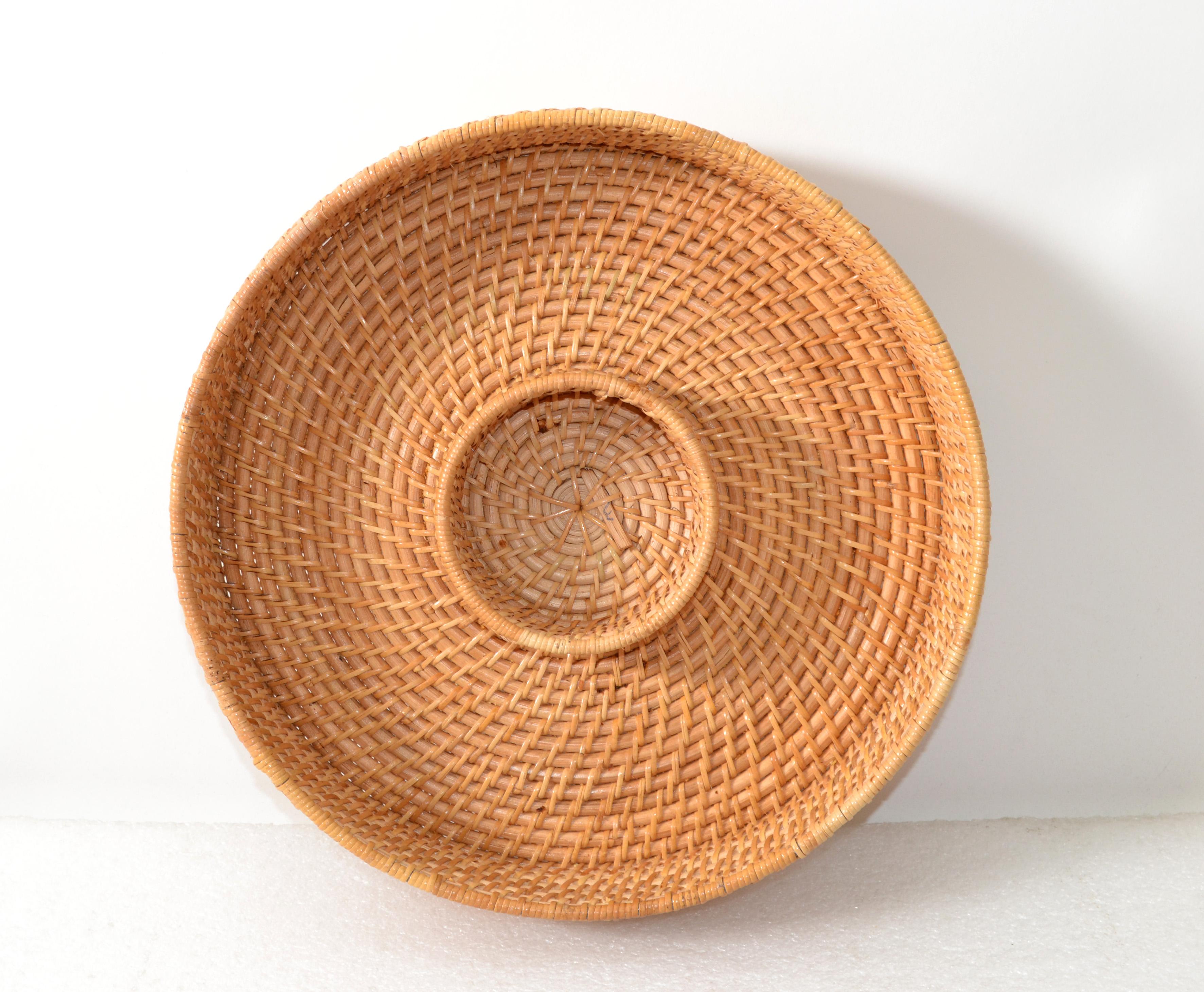 Mid-Century Modern Panier, plat, bol de service Salza Dip & Tortilla Chips en rotin, canne et bambou, 1980 en vente
