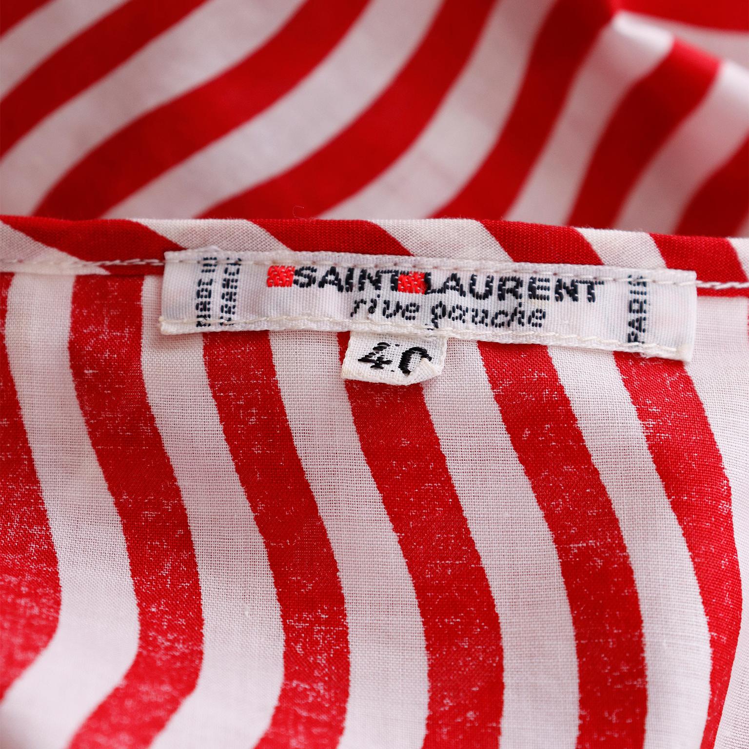1980 Runway Yves Saint Laurent Rot-weiß gestreifte geraffte Bluse mit Rüschen im Angebot 2