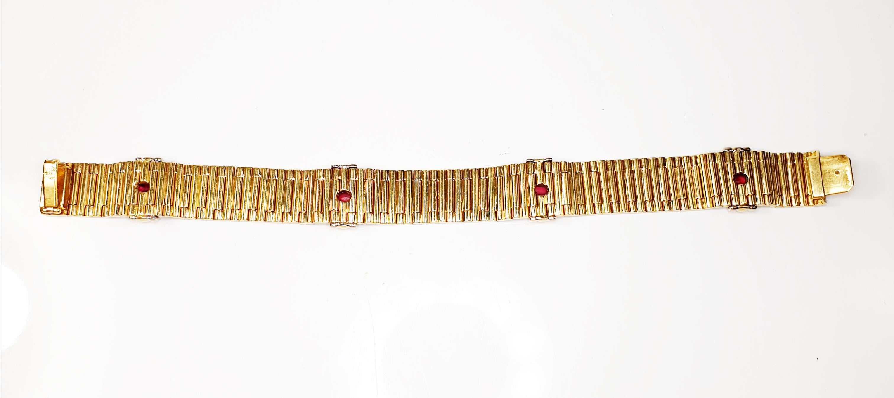 1980s Bracelet Manchette Bullet Rouleaux 18 Karat Yellow Gold and Oval Rubies In Excellent Condition In Bilbao, ES