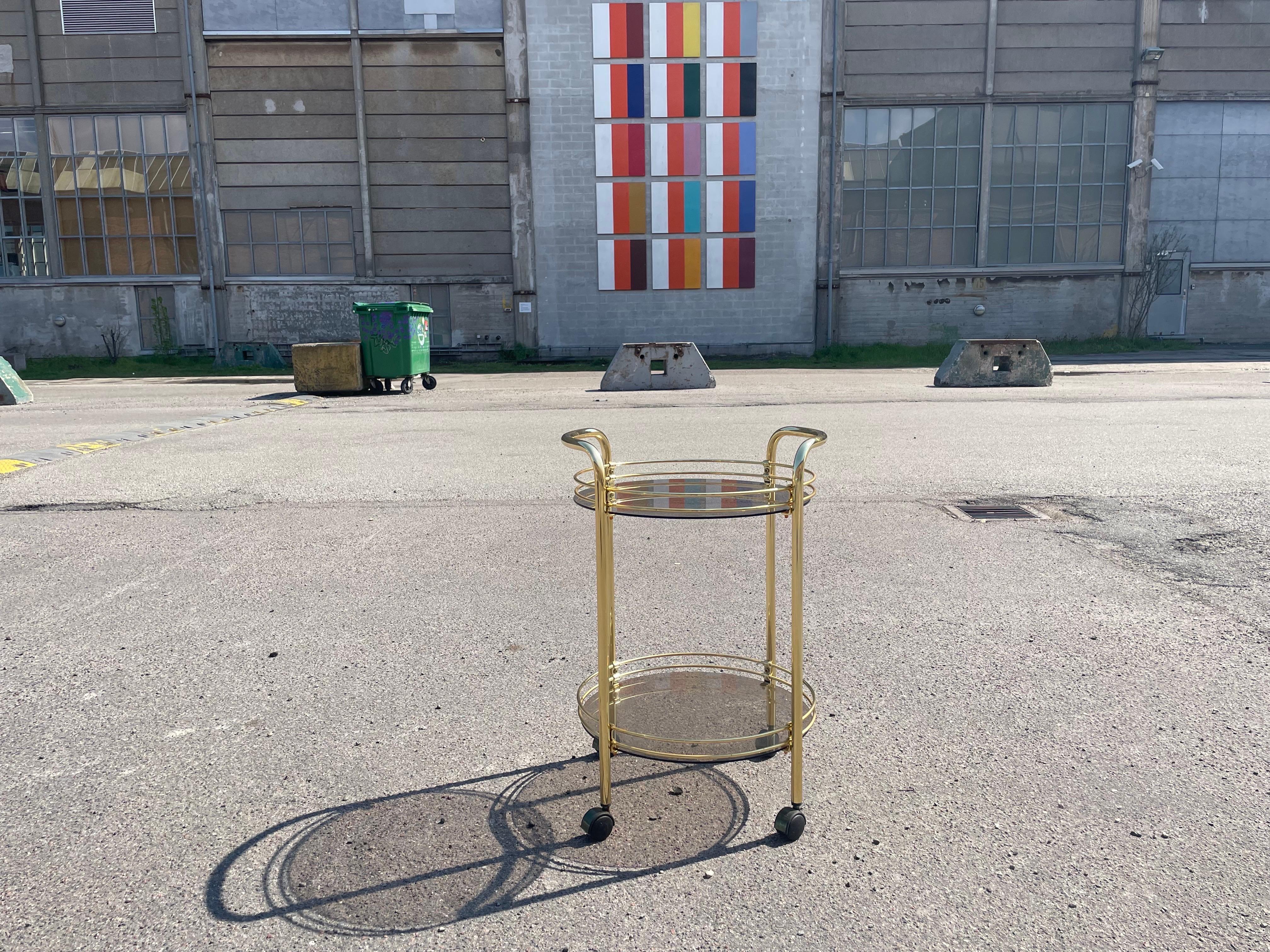 Mid-Century Modern 1980´s Danish bar cart in perfect condition For Sale