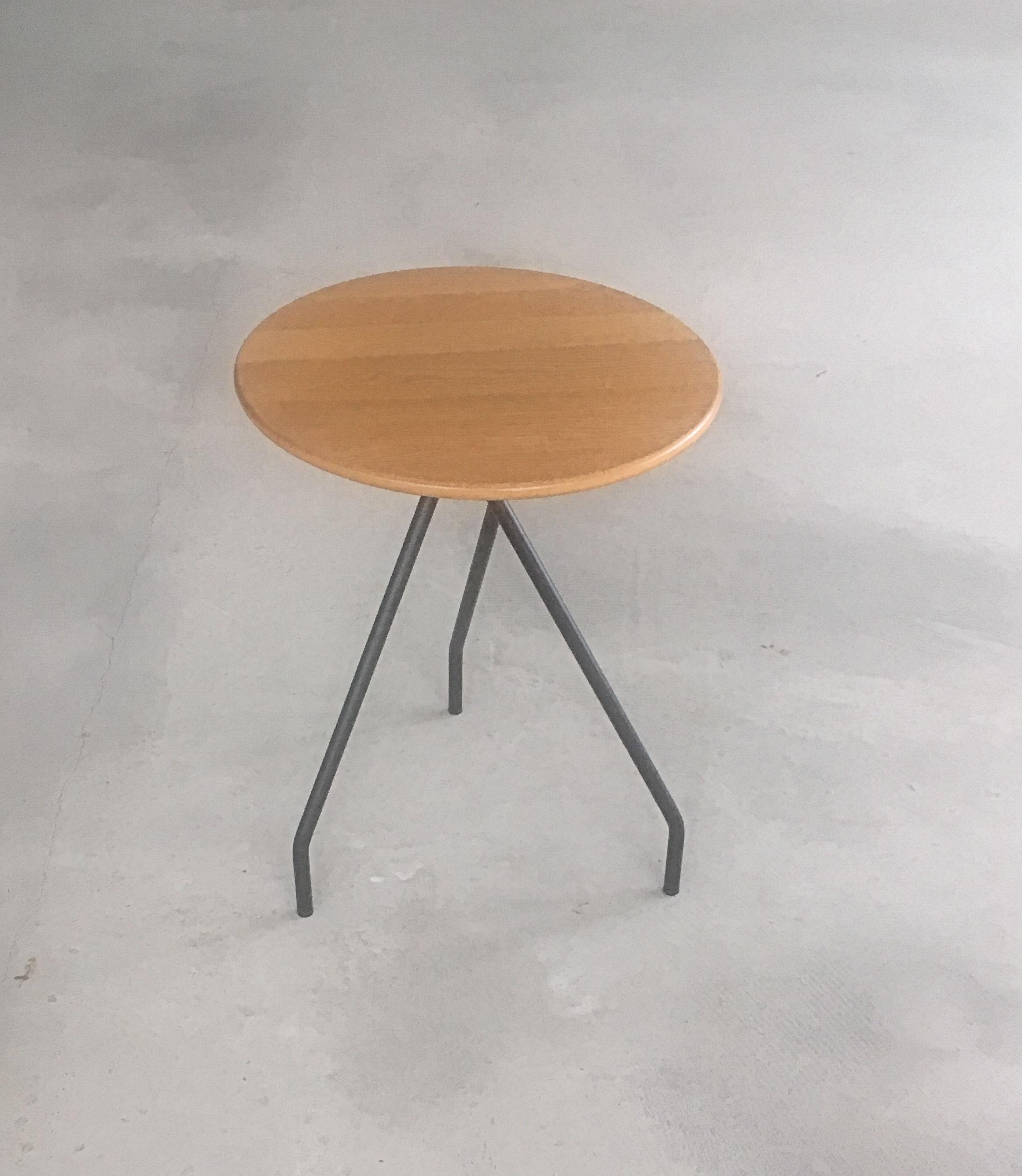 Danish Rud Thygesen and Johnny Sørensen oak side table by Magnus Olsen.

The circular and very handy side table is in very good condition with only small signs of age and use.

   