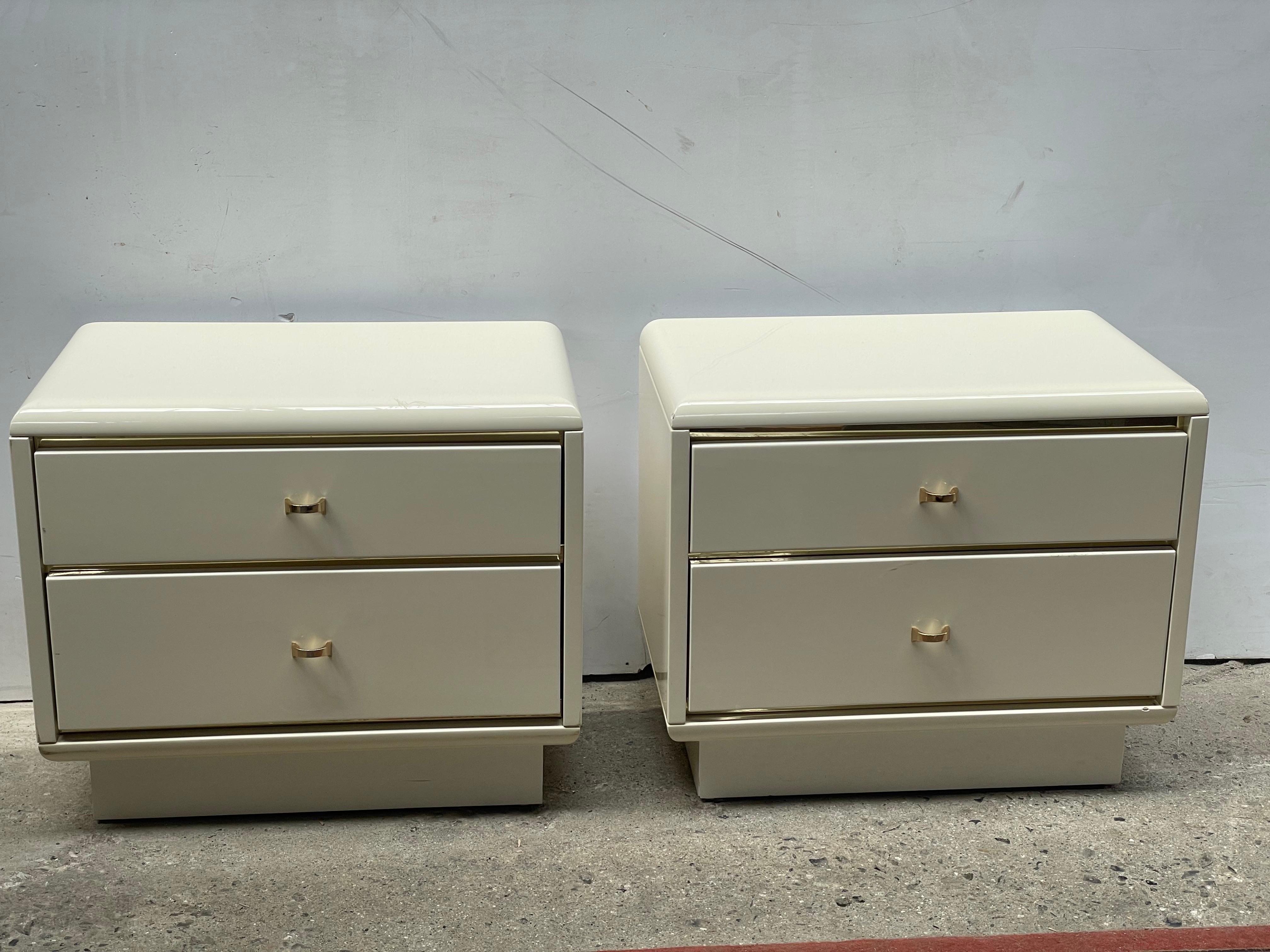 1980´s Italian postmodern nightstands lacquer cream and brass For Sale 5
