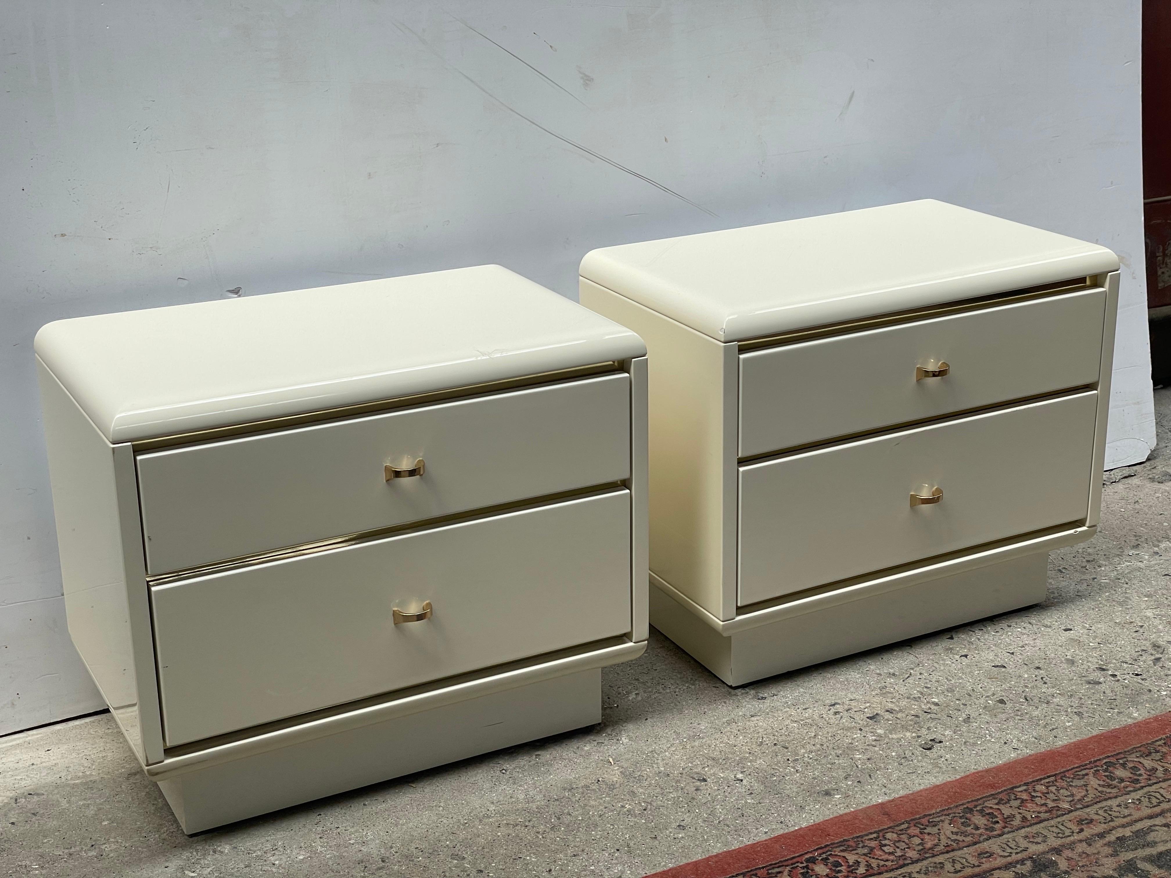 1980´s Italian postmodern nightstands lacquer cream and brass For Sale 6