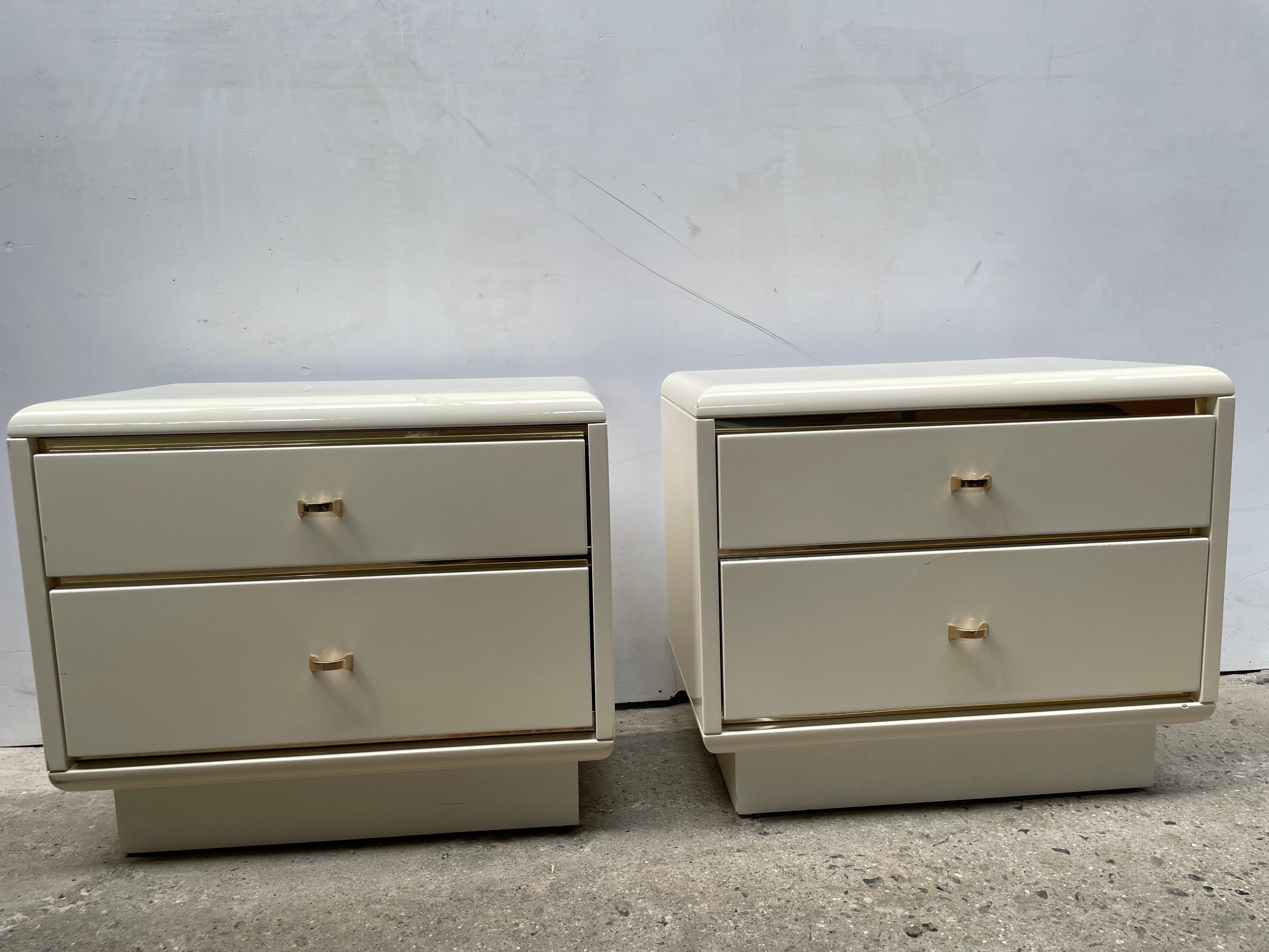 1980´s Italian postmodern nightstands lacquer cream and brass For Sale 3