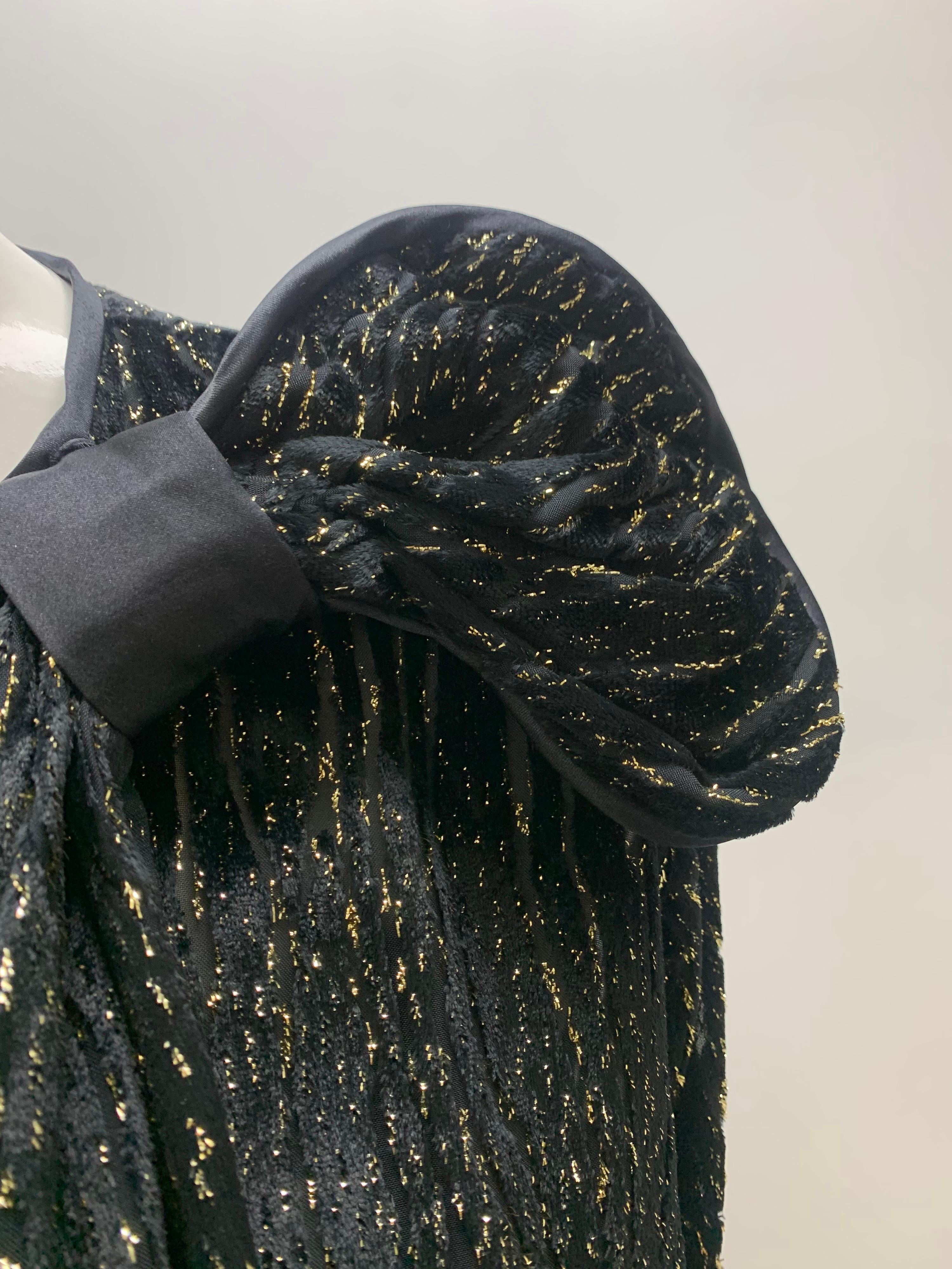 Noir 1980 Schiaparelli Black & Gold Woodgrain Velvet Side Tie Opera Coat or Dress en vente