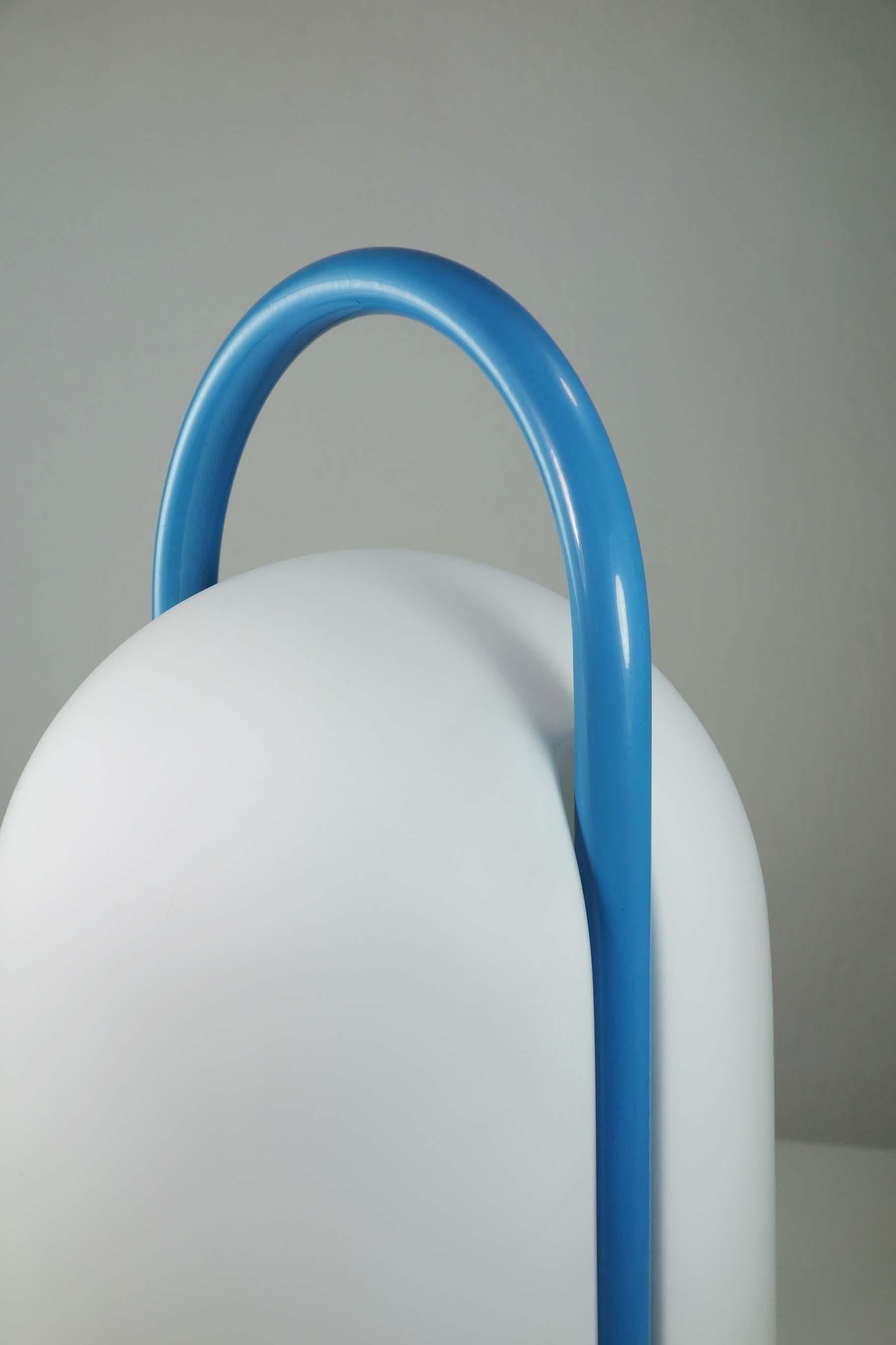 1980 Tender Romolo Lanciani Tronconi Italienische postmoderne Glas-Tischlampe im postmodernen Design im Zustand „Hervorragend“ im Angebot in Brescia, IT