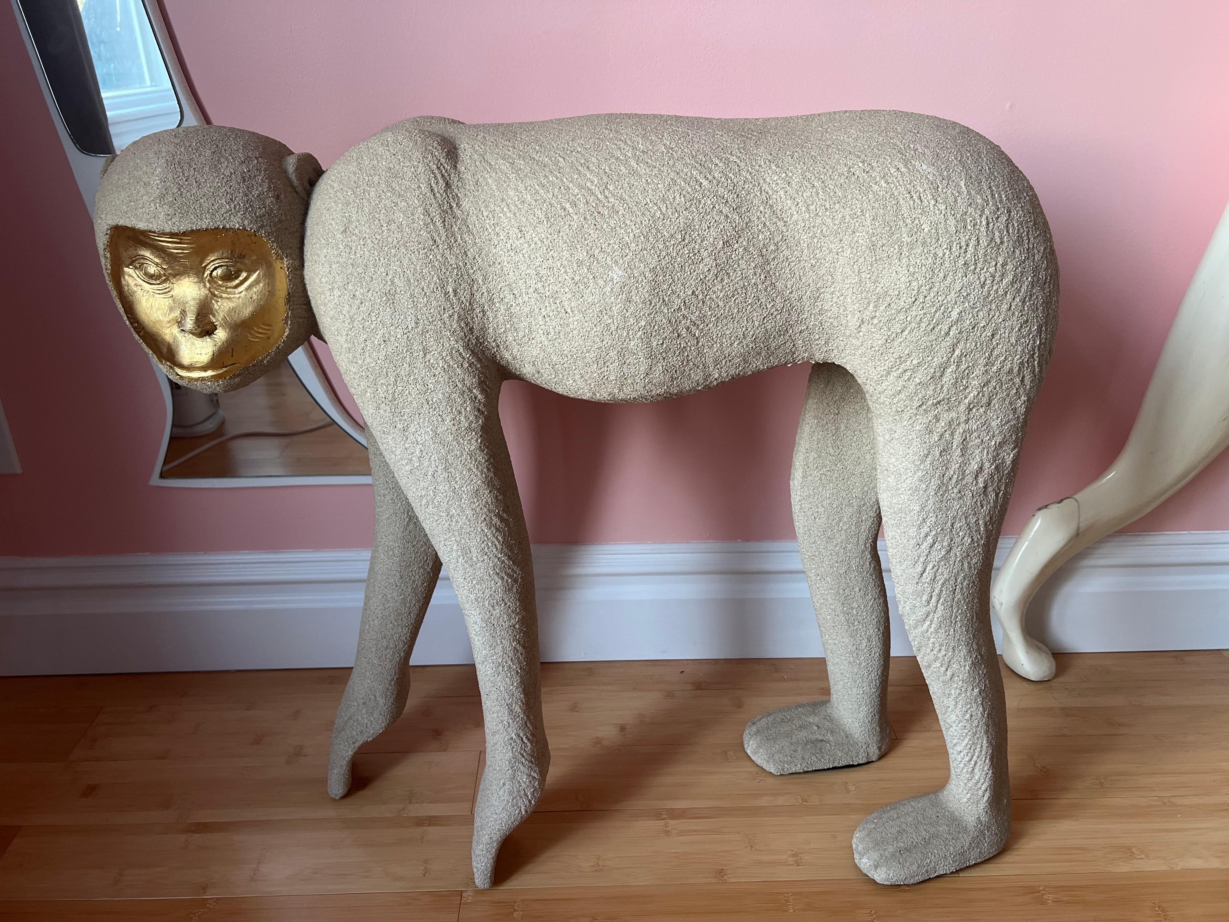 Postmoderno Statue di scimmie a grandezza naturale con texture del 1980 - una coppia in vendita