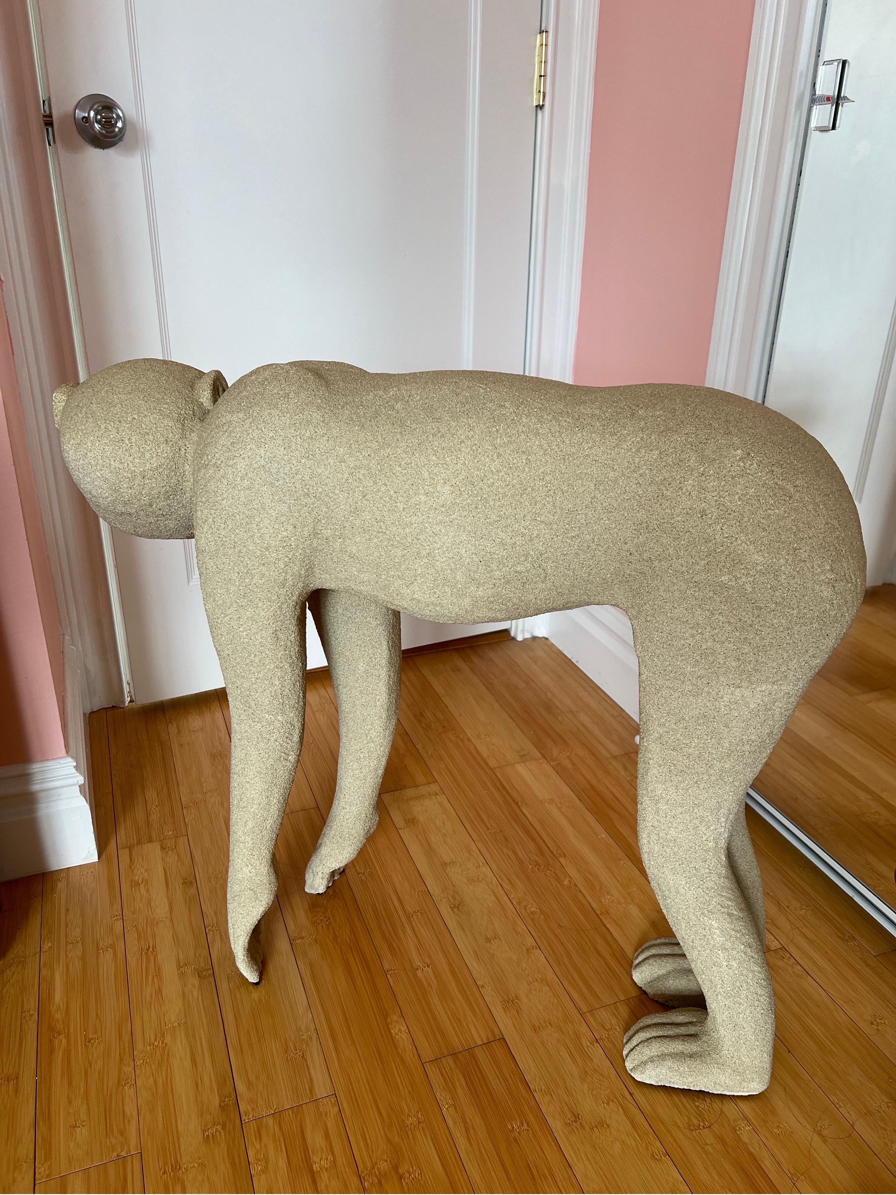 Intonaco Statue di scimmie a grandezza naturale con texture del 1980 - una coppia in vendita