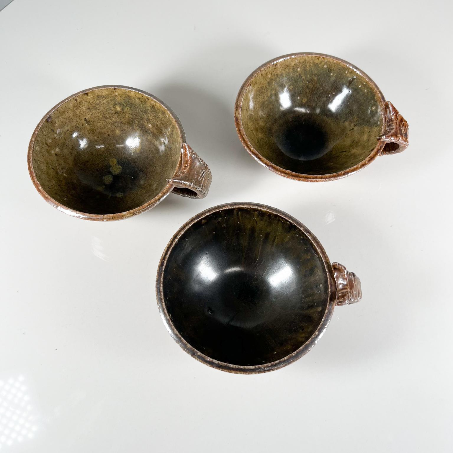 1980 set of three sculptural brown cups art pottery signed Melching
Measures: 2 tall x 4.5 width x 5.38 depth
Preowned vintage unrestored
Review images please.
  